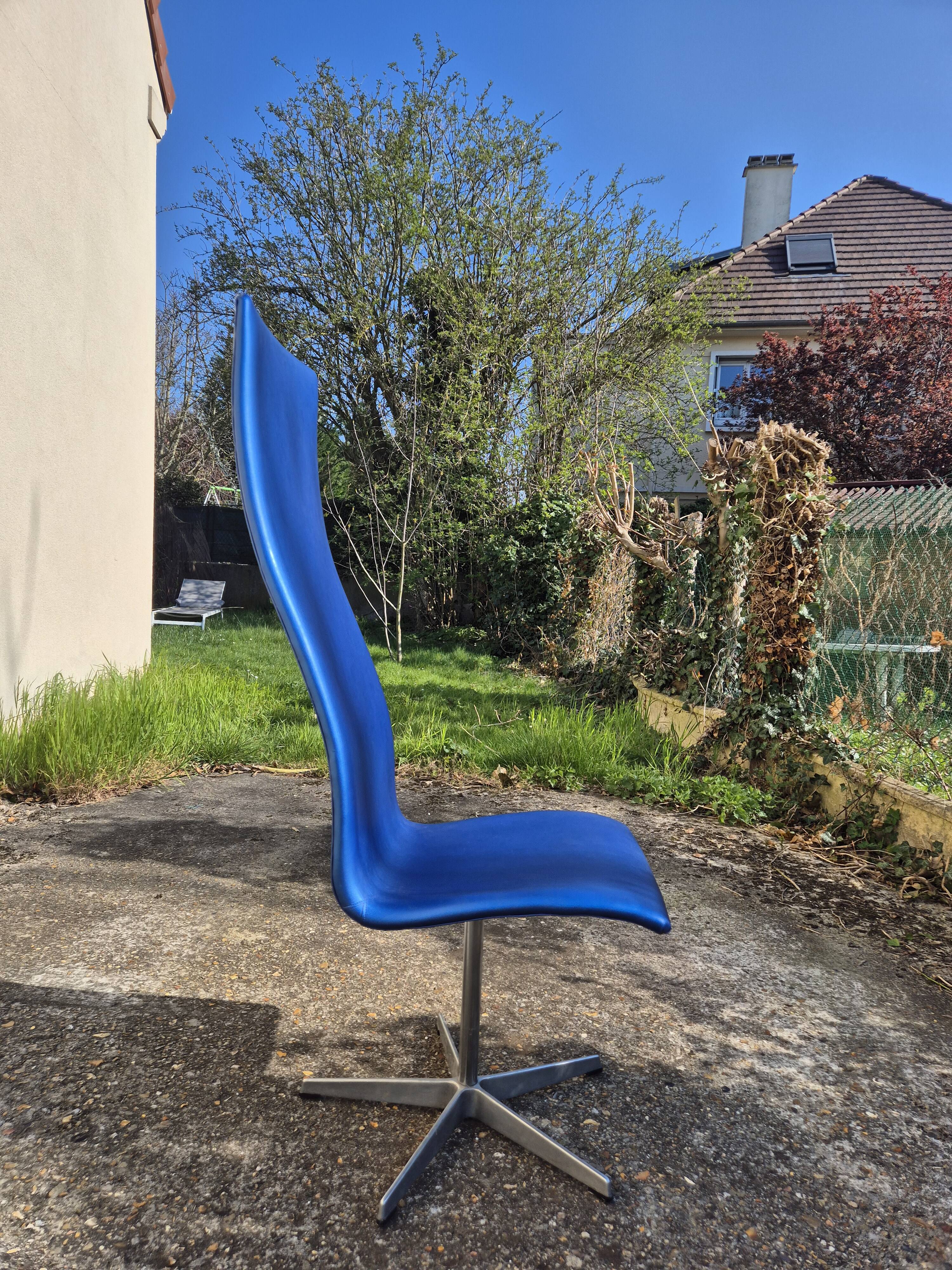 Arne Jacobsen – Oxford Chair model 316 – published by Fritz Hansen