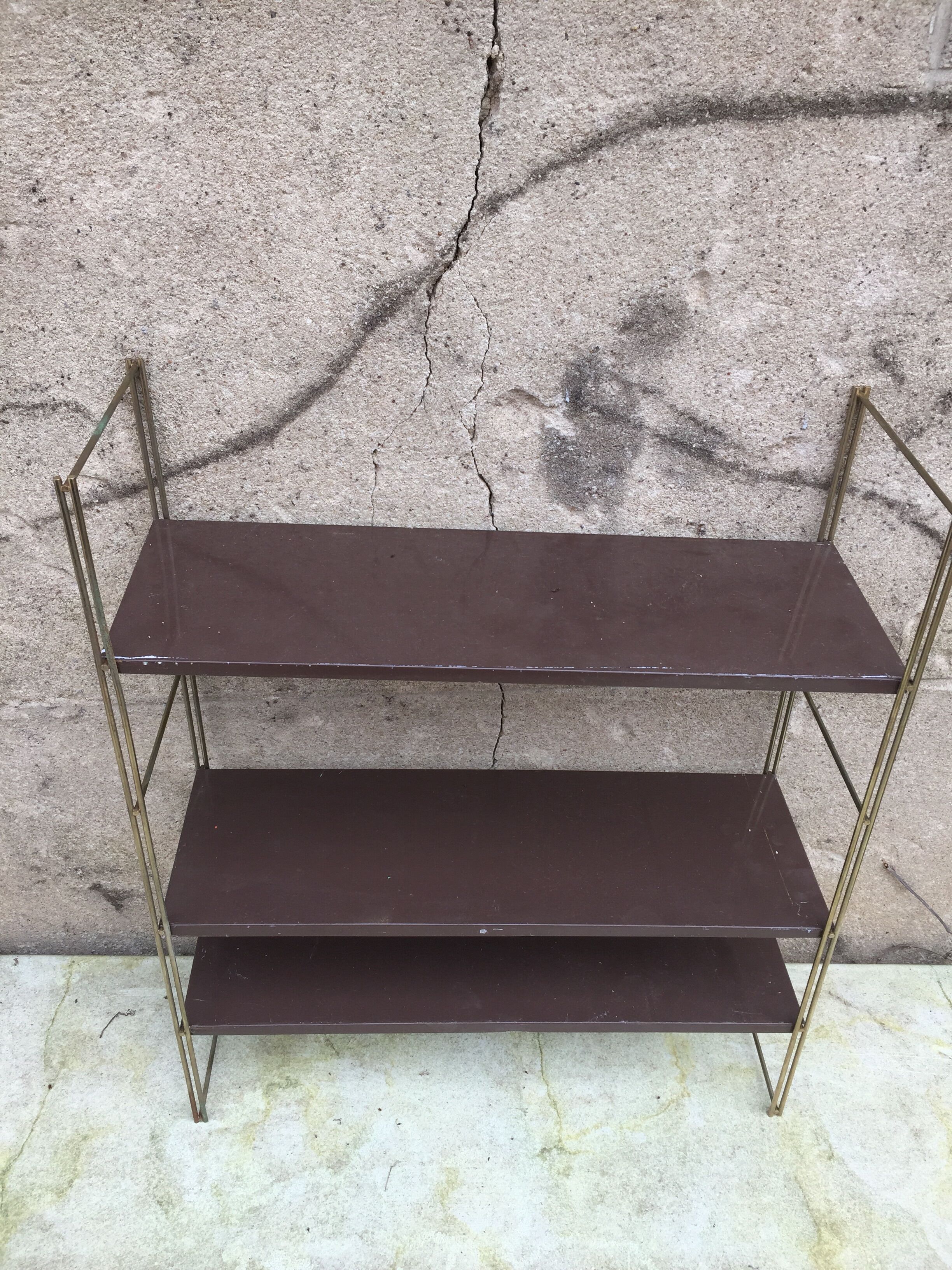 Shelf mado style