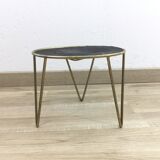 Tabouret porte-plante perforé