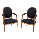 Paire de fauteuils cabriolet de style Louis XVI en bois naturel