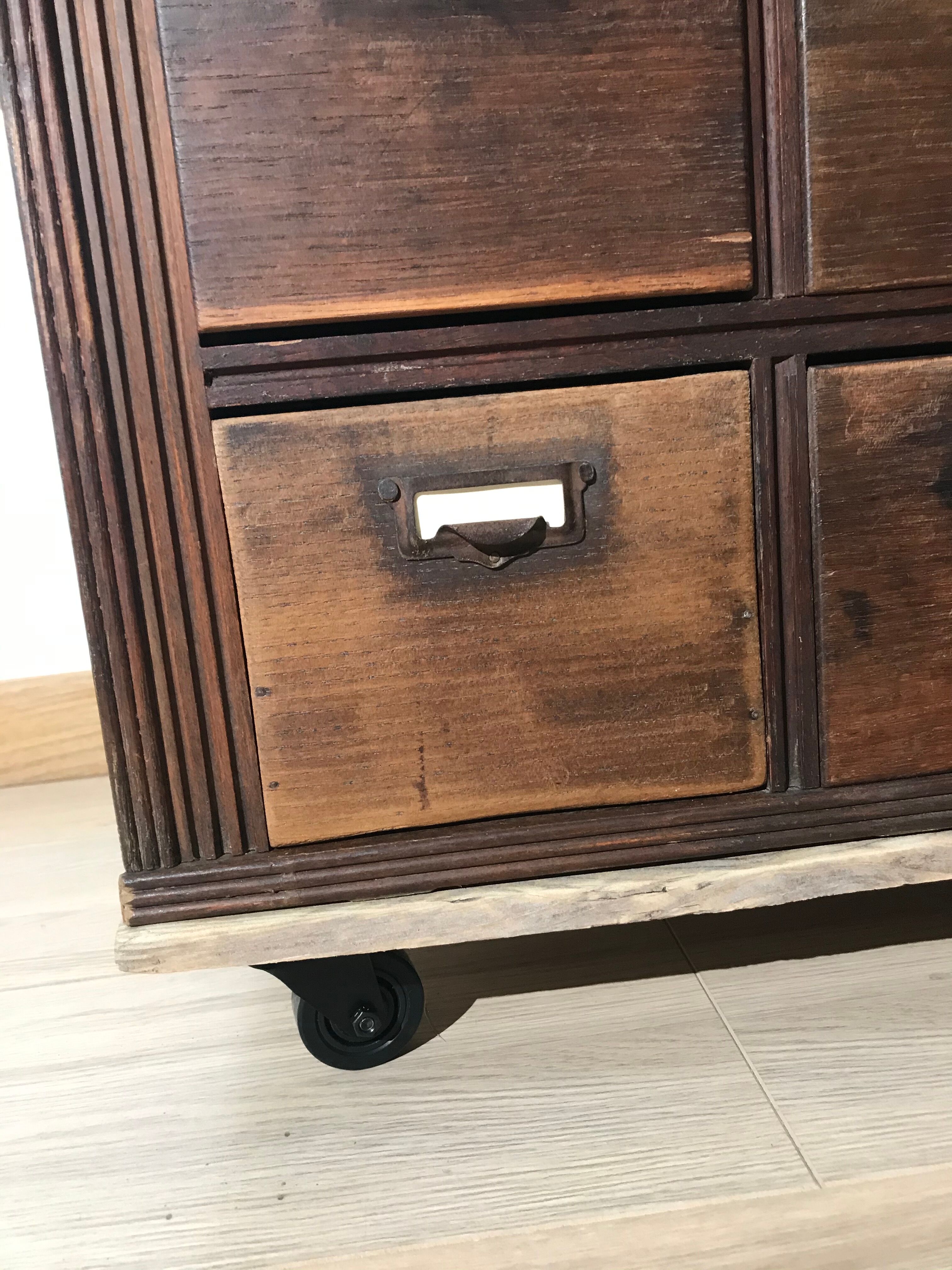 Professional furniture revisited in coffee table