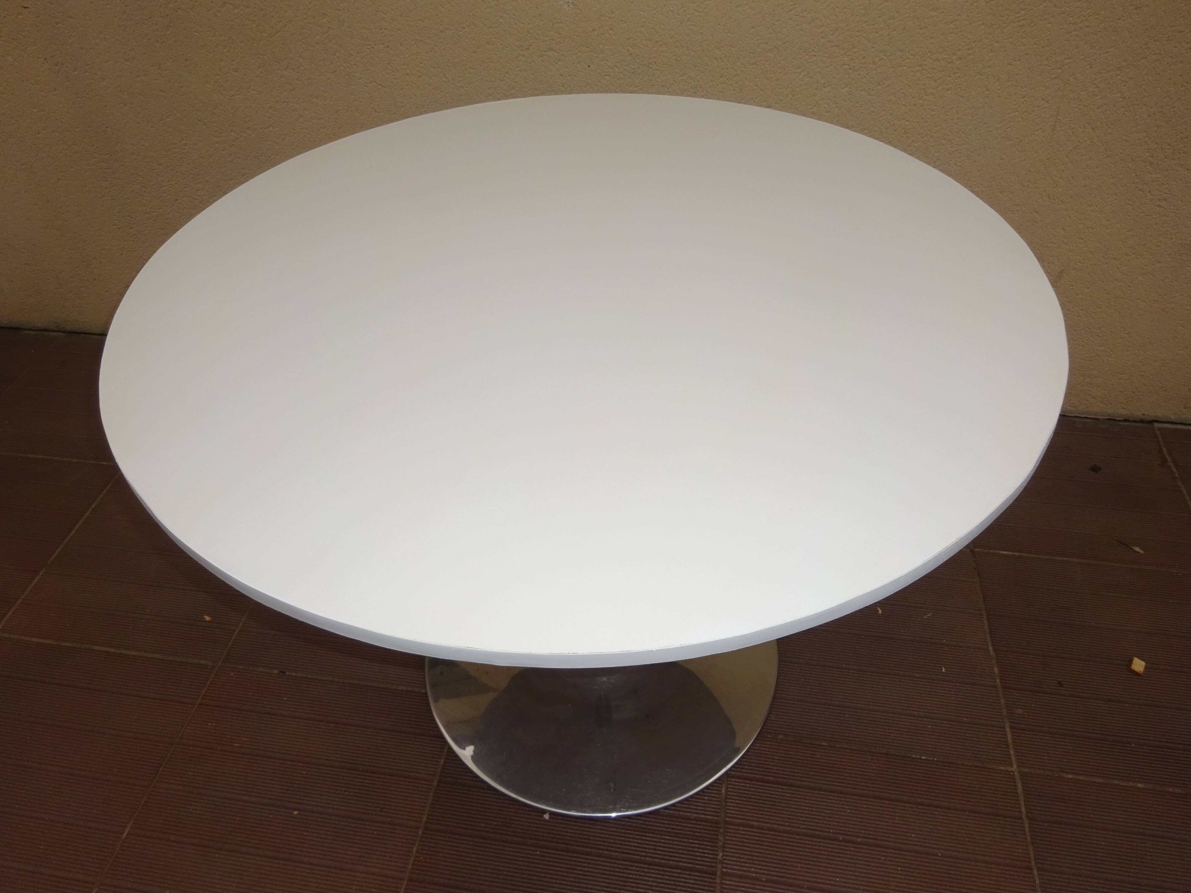 Table ronde vintage pied tulipe