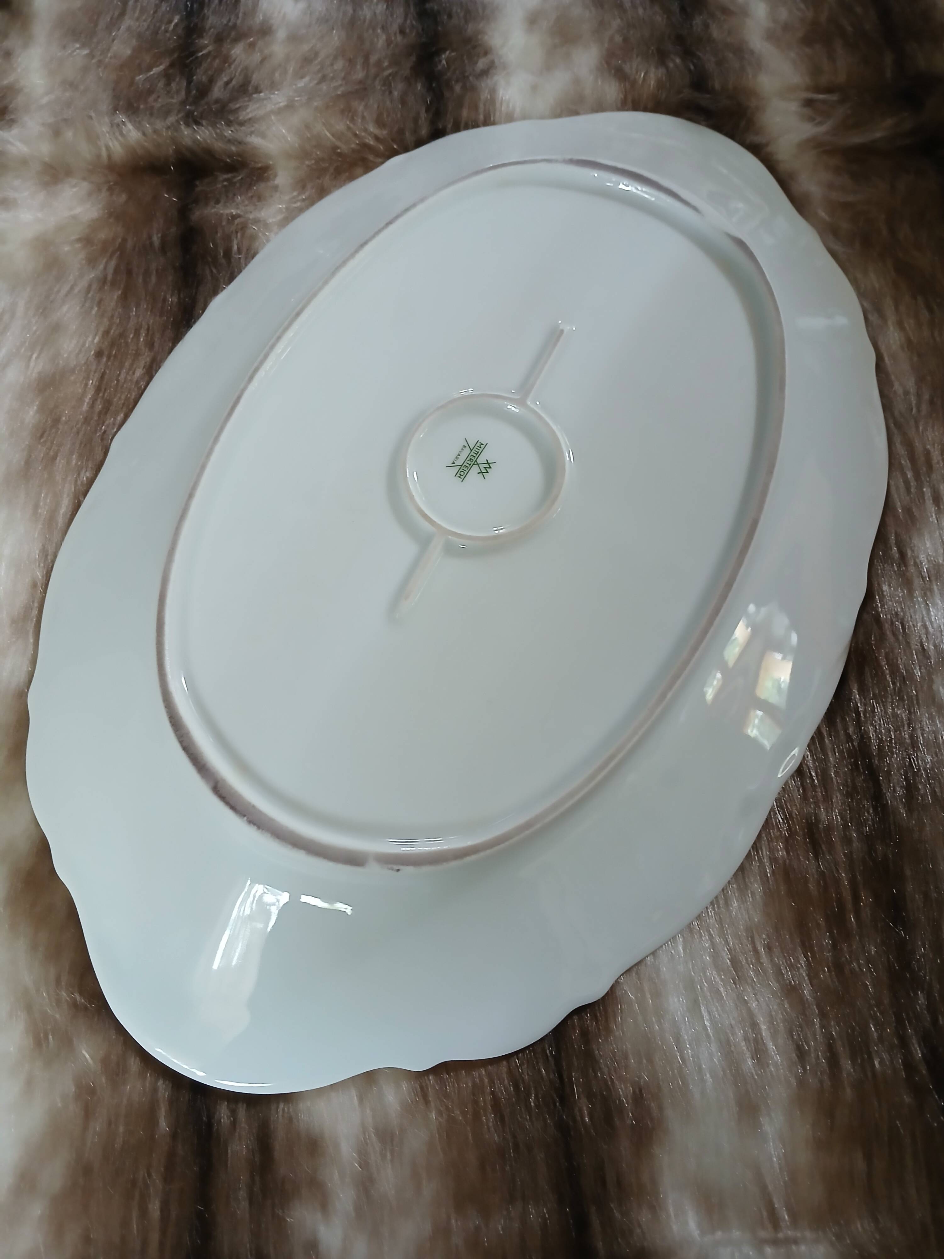 Ensemble 6 plats en porcelaine blanche