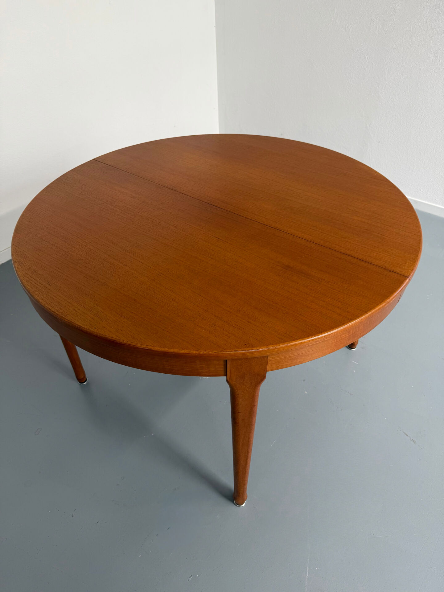 Extendable round teak table French design TV furniture Paris 1960