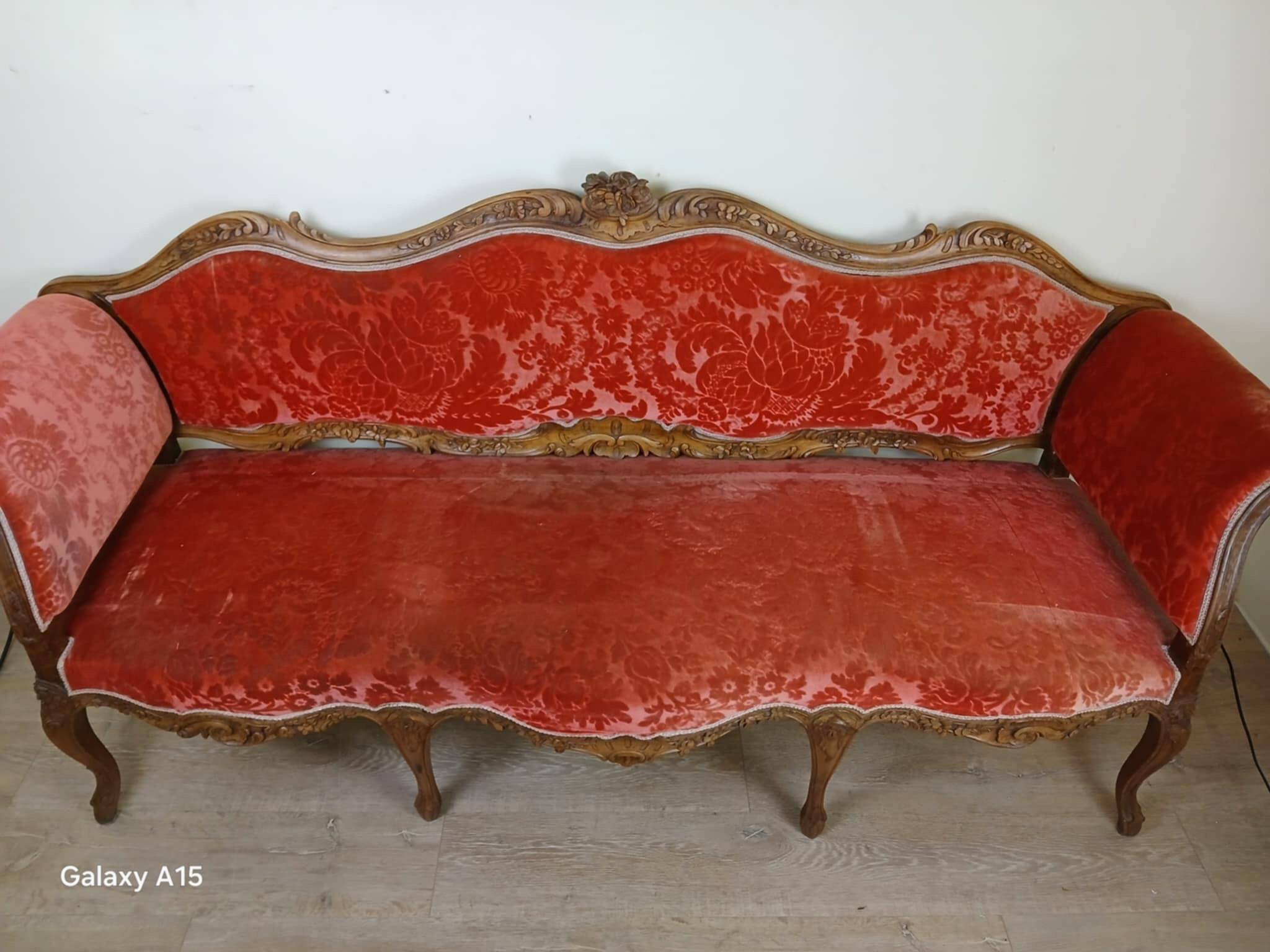 Provencal Bench in Carved Walnut in Louis XV Style, Late 19th Century