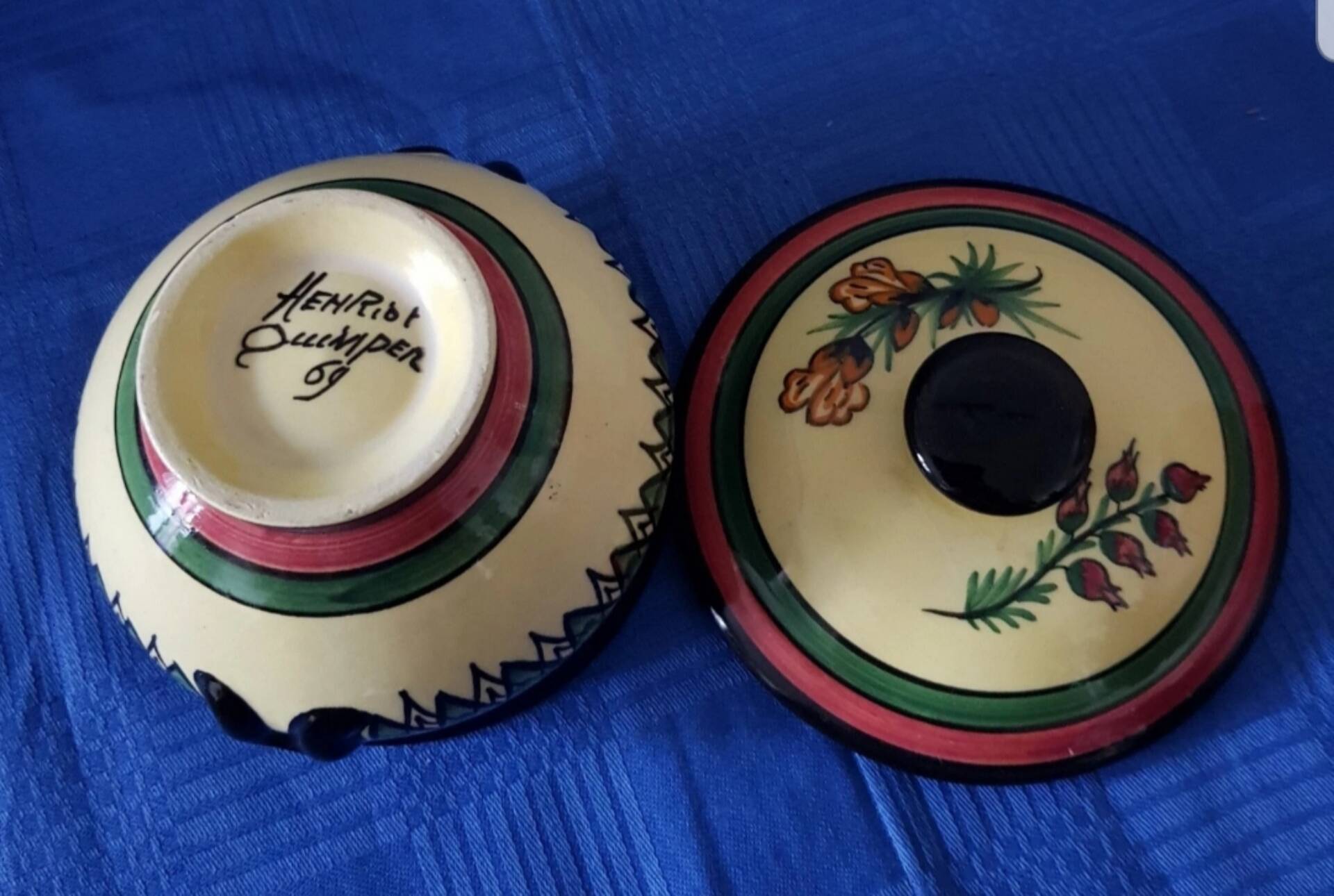 Petite bonbonnière ancienne, signée Henriot Quimper