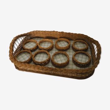 Wicker serving tray and its 8 coasters