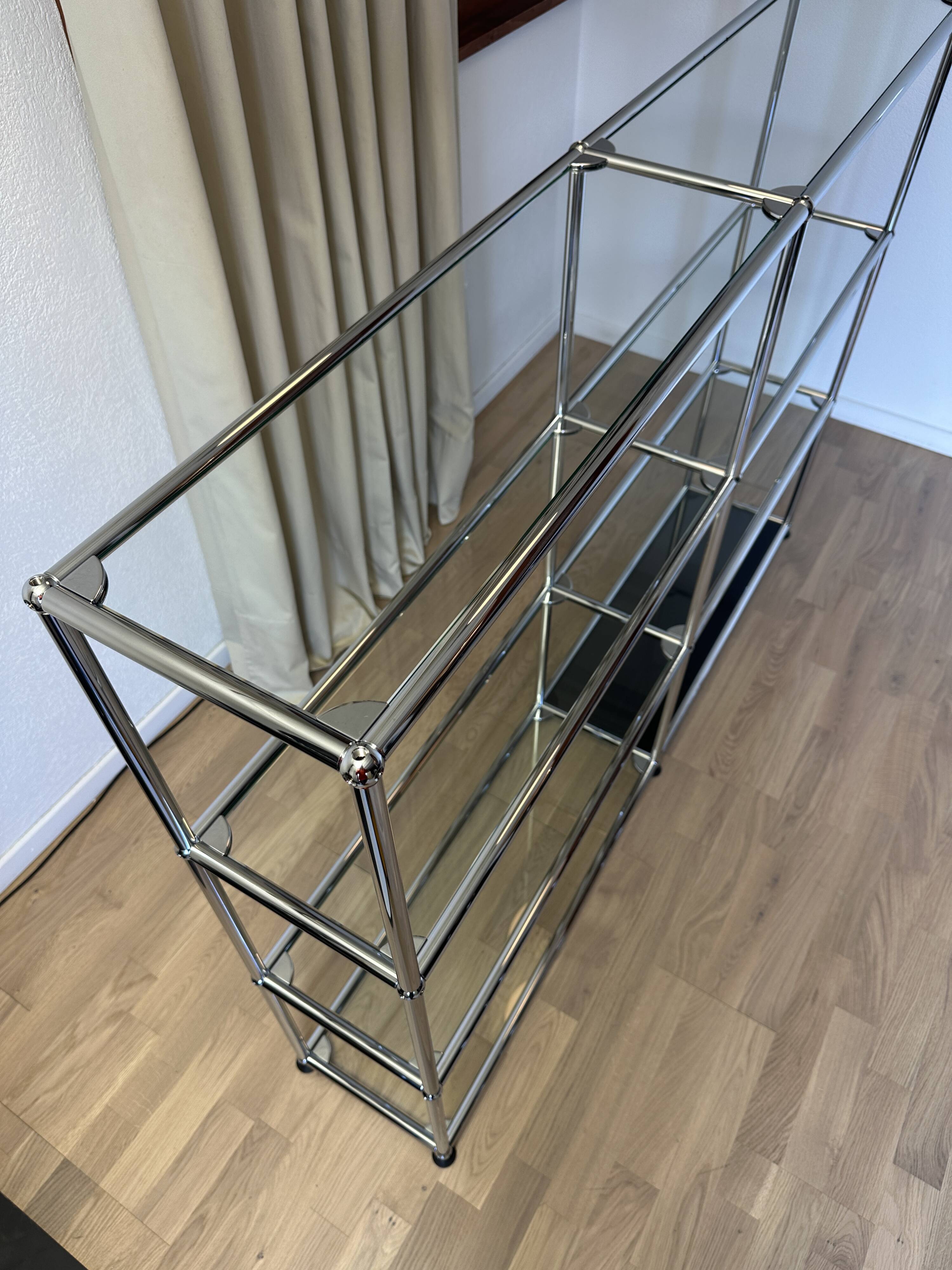 USM Haller shelf in glass and Graphite Black