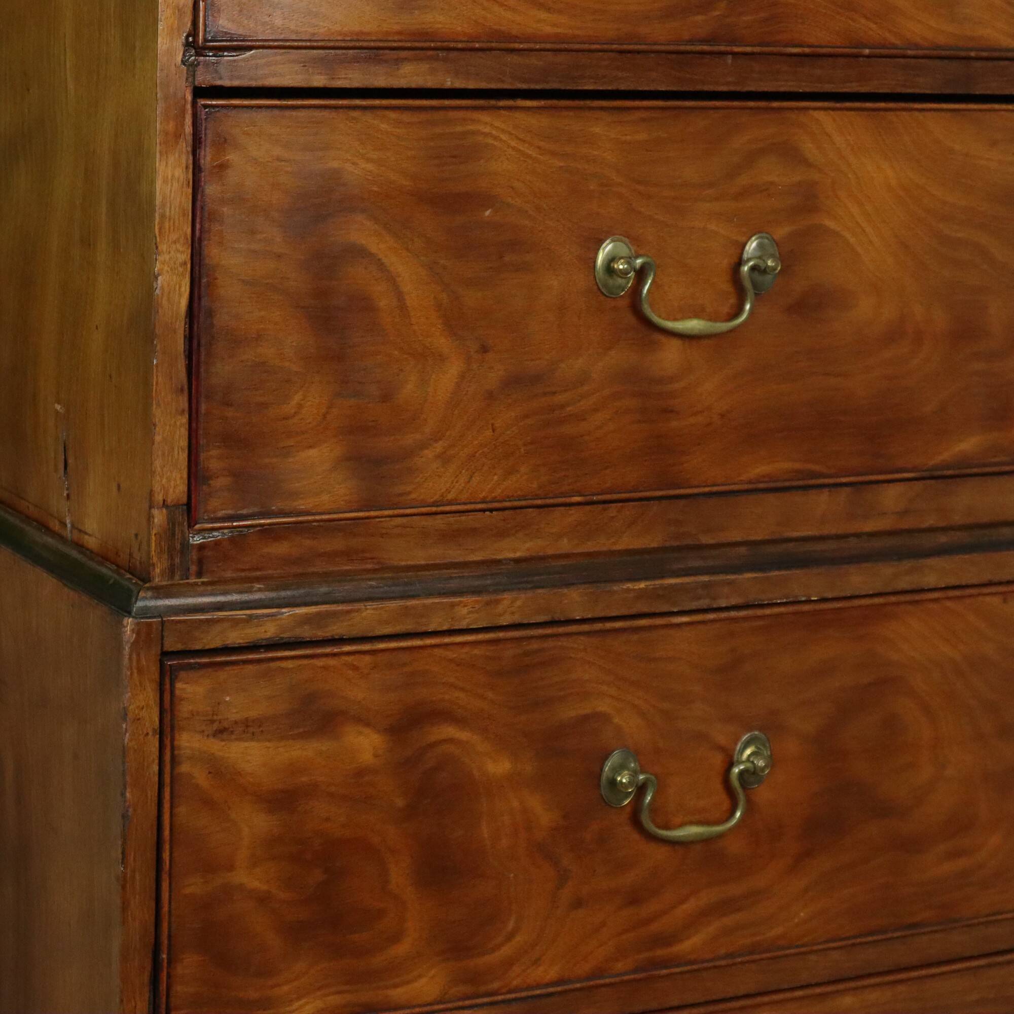 Antique mahogany commode, George III style, 19th century.