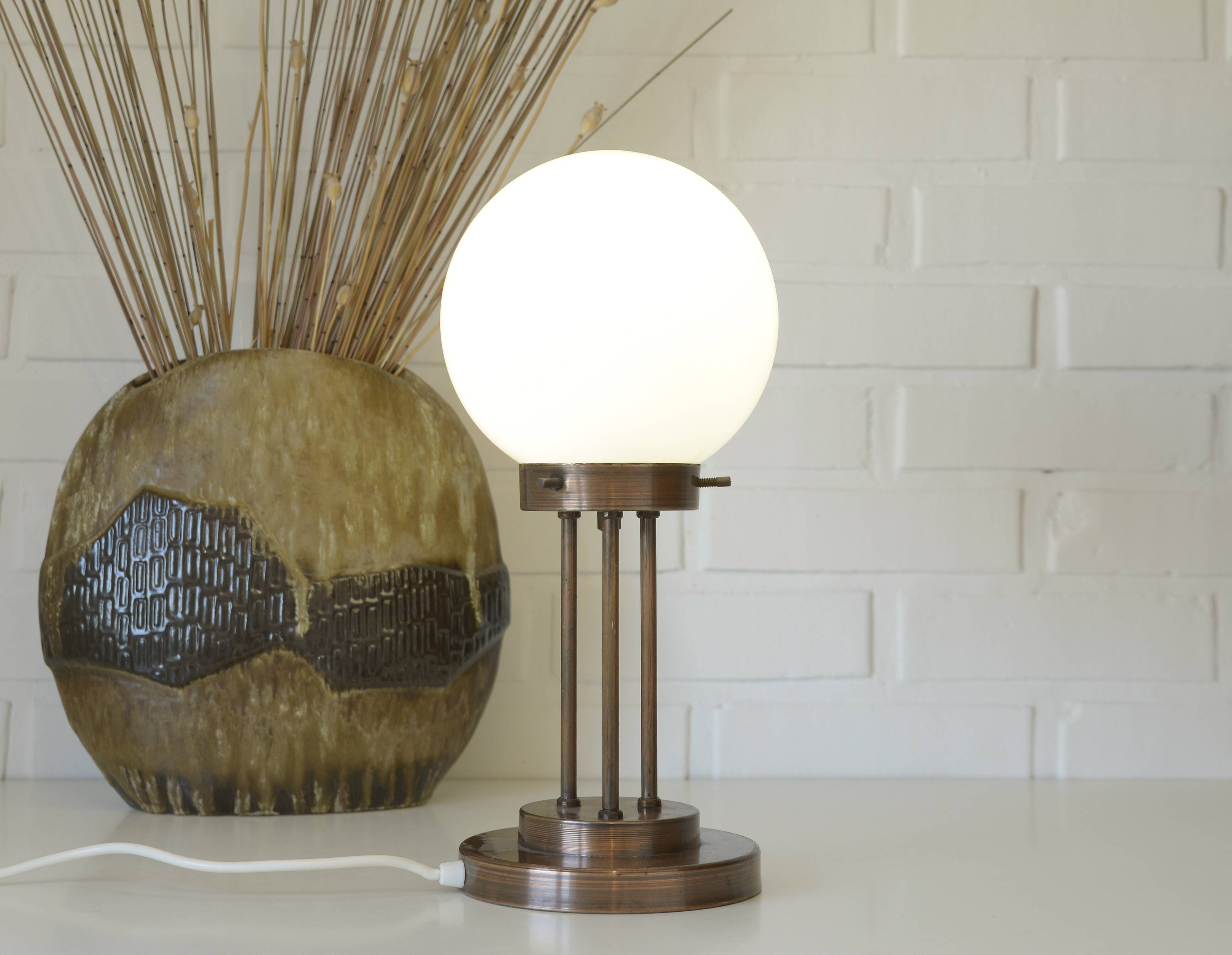 Lampe de bureau vintage du milieu du siècle, lampe de table en cuivre et verre, style Art déco, années 80