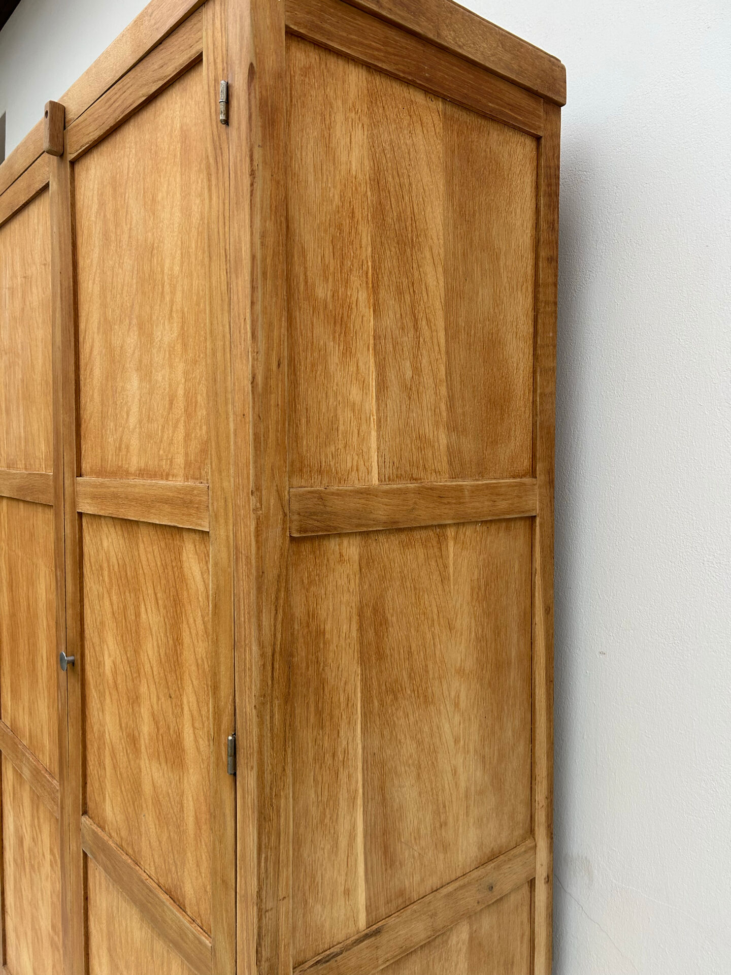 Armoire parisienne rénovée 
