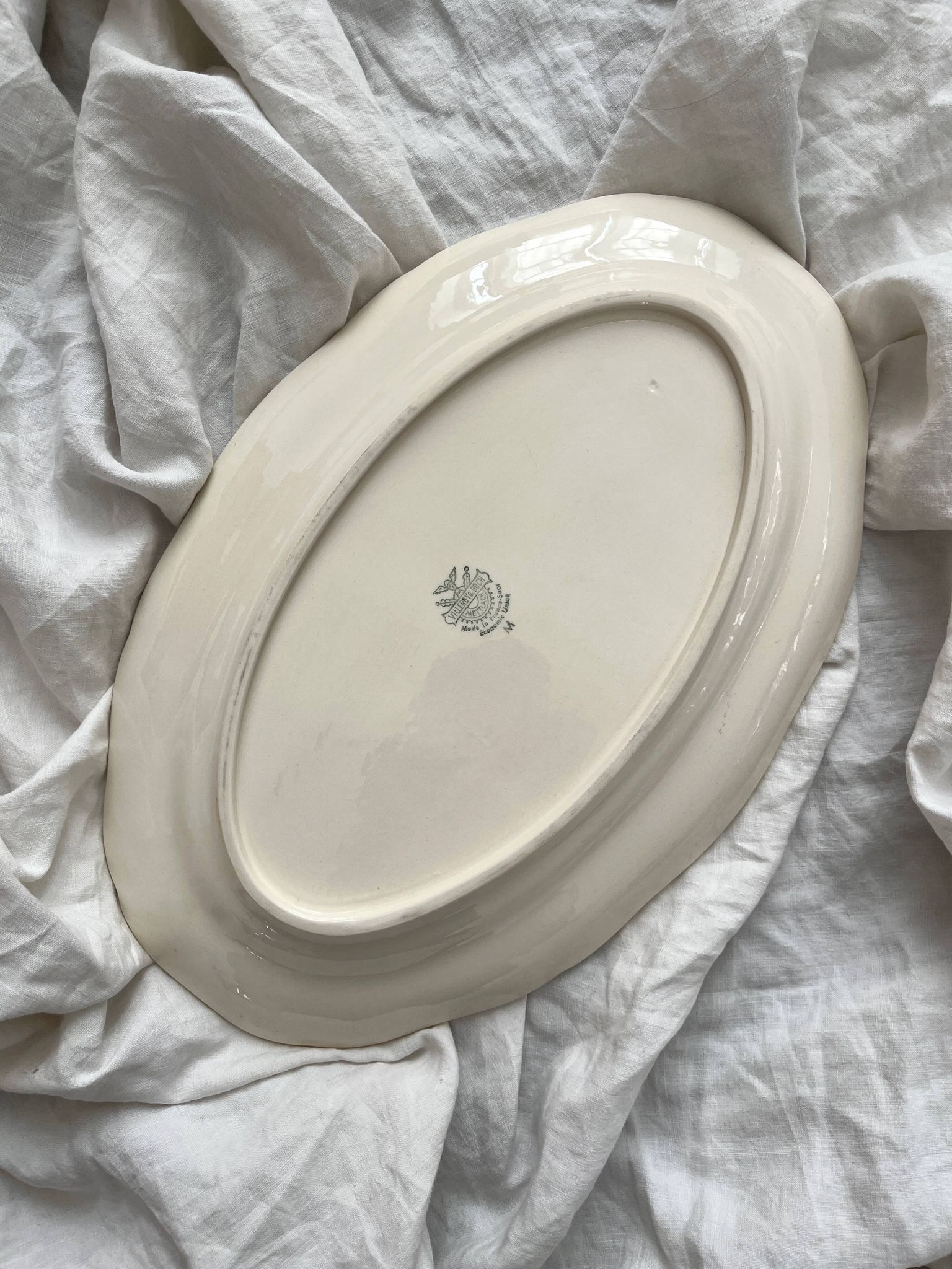 Plat ovale festonné en faïence ivoire Villeroy et Boch