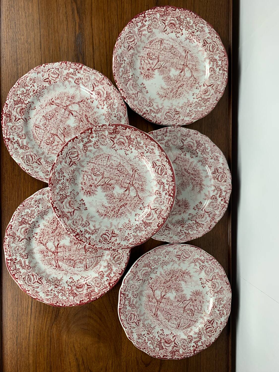 Set of 6 English flat plates, red tones