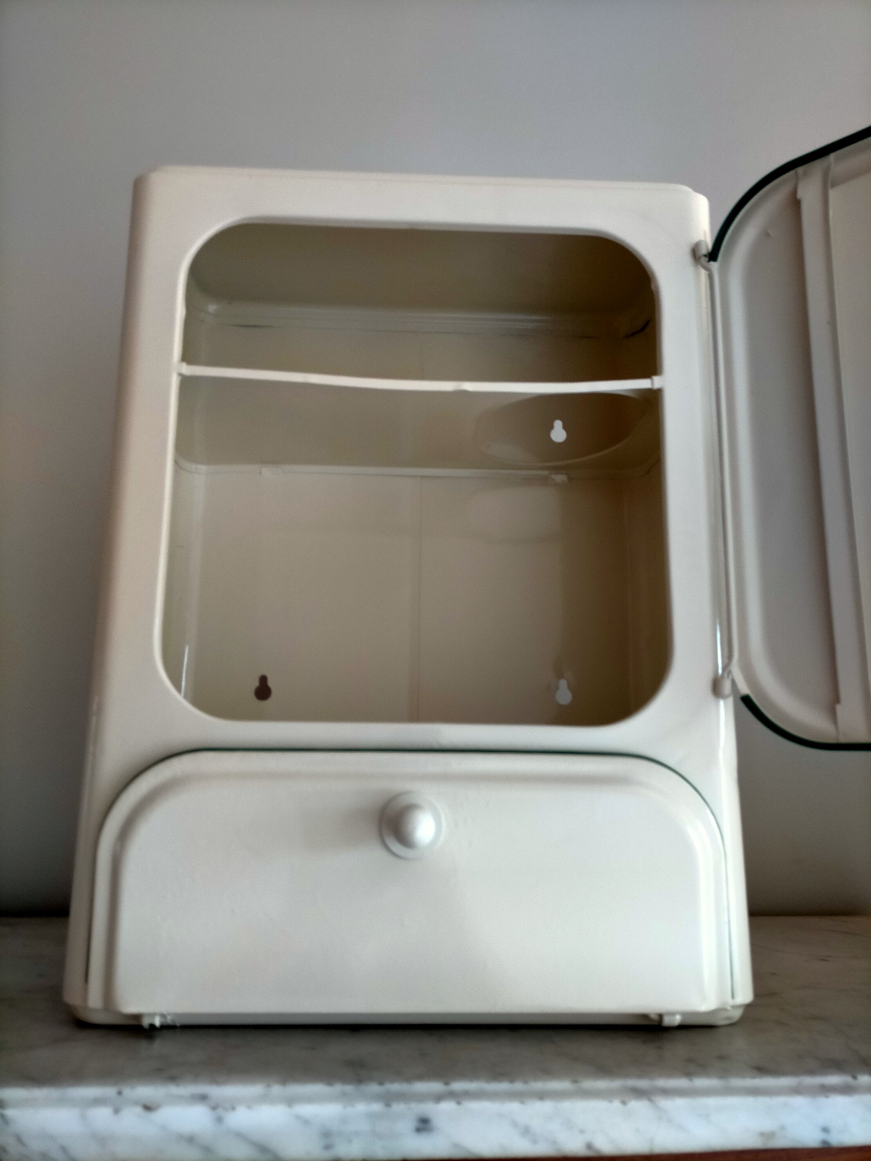 Armoire à pharmacie vintage