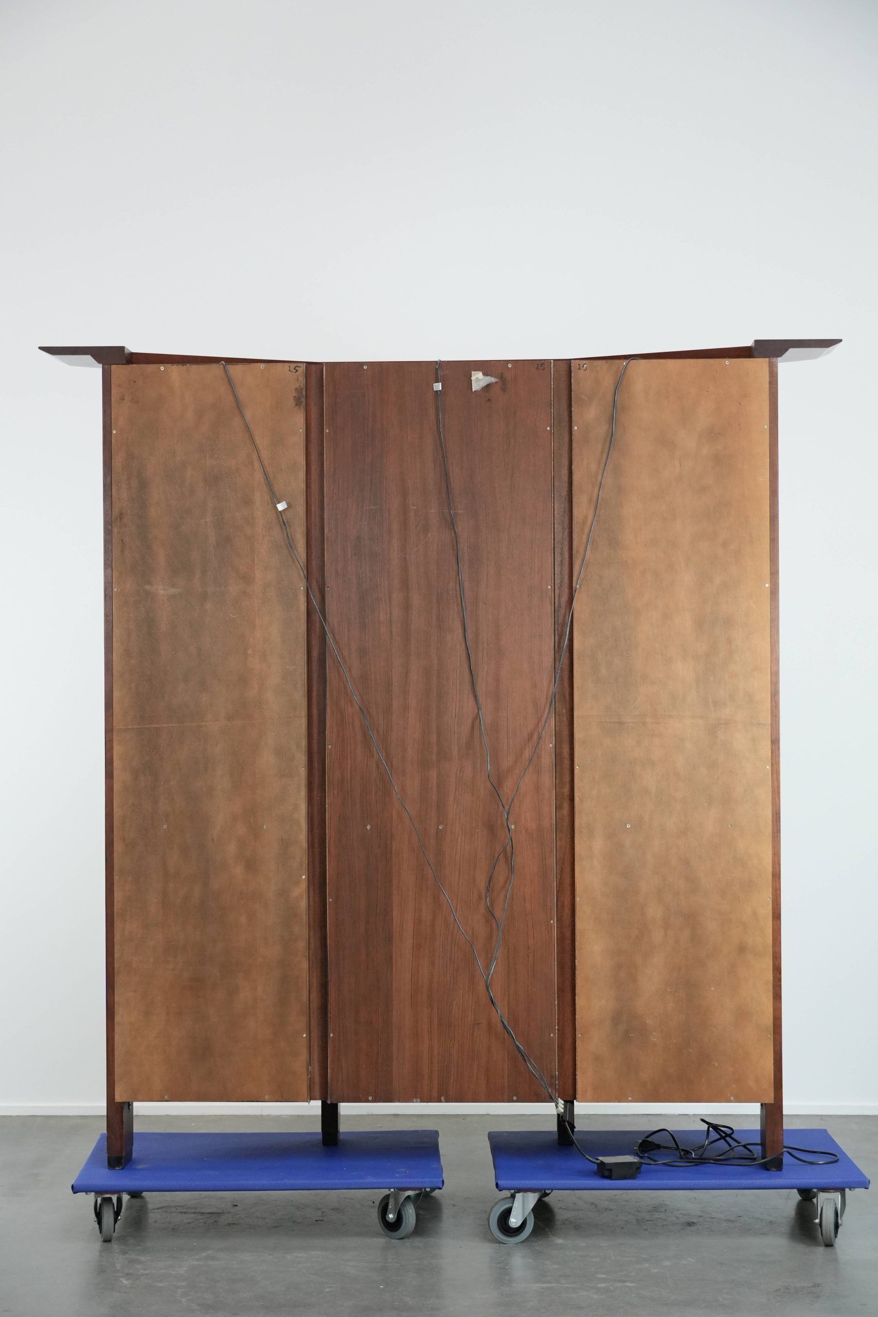 Grand meuble vitrine Art Déco / buffet avec éclairage de luxe