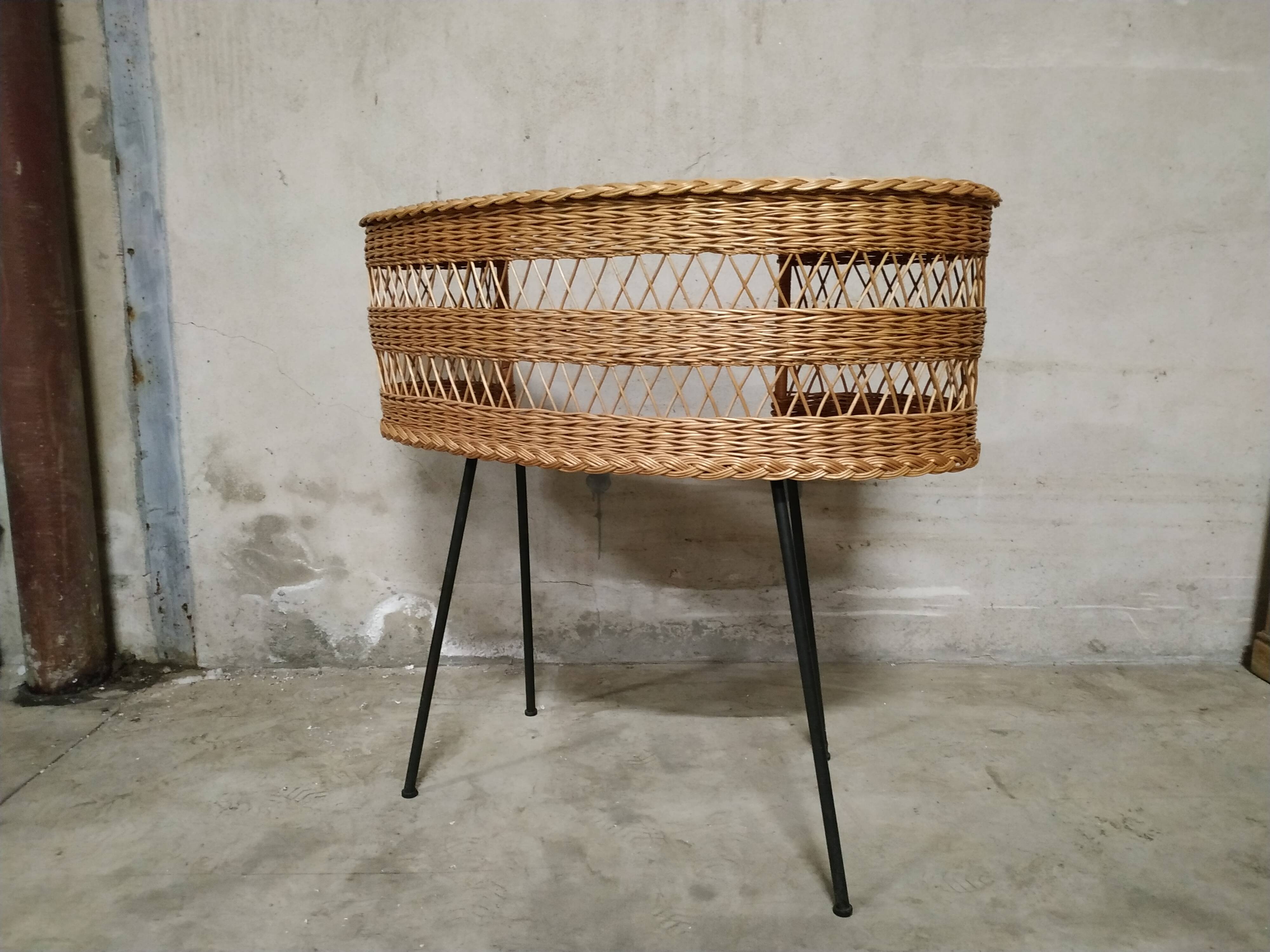 Rattan bean bar
