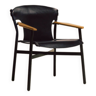 Maërl armchair, Galathée model, black leather, solid wood armrests of your choice