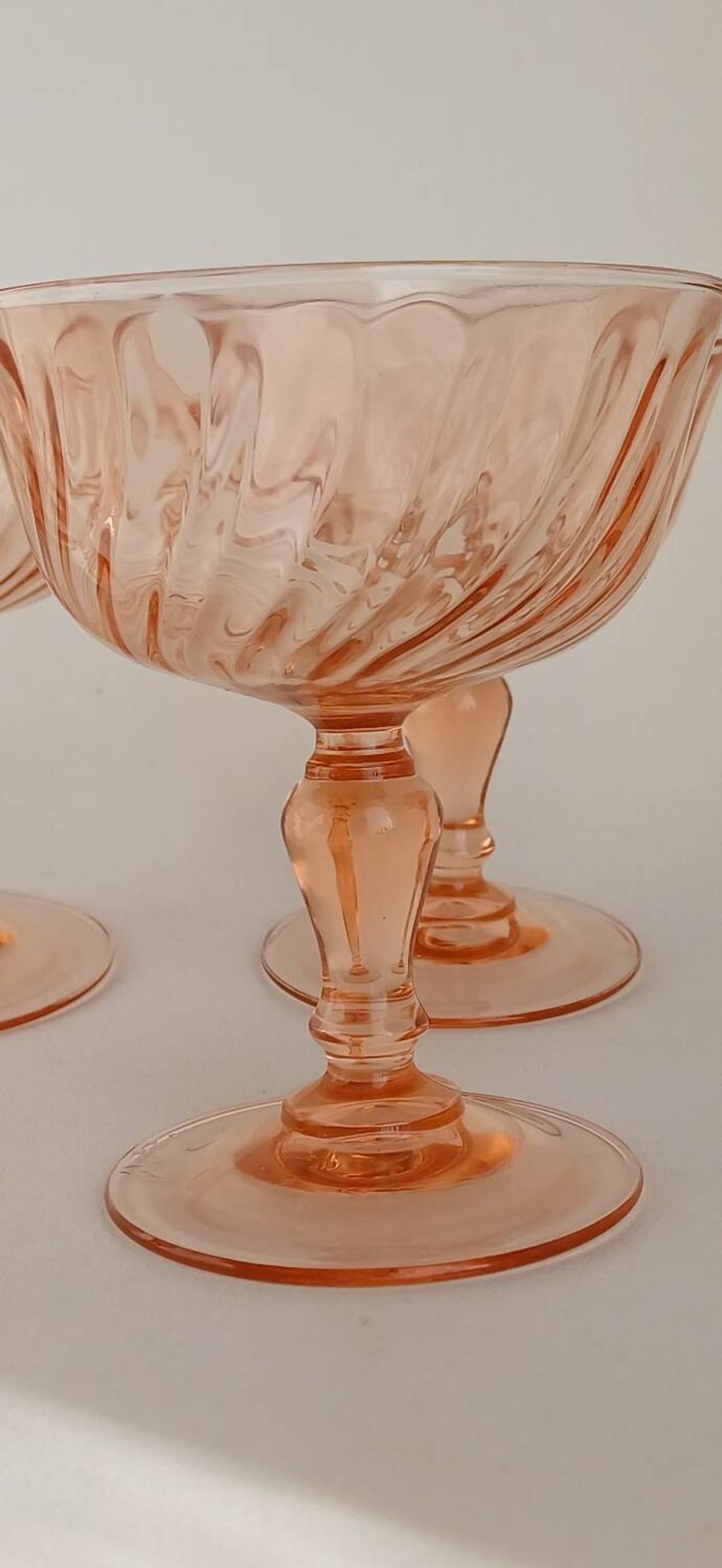 Champagne coupe, pink, rosaline.