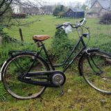 Velo hollandais batavus assise dos droittres confortable. 3 vitesses integrer dans moyeu