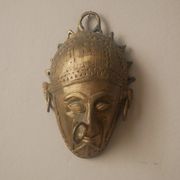 Masque en laiton patiné sculpture murale objet de décoration tribal ethnique art africain fait main