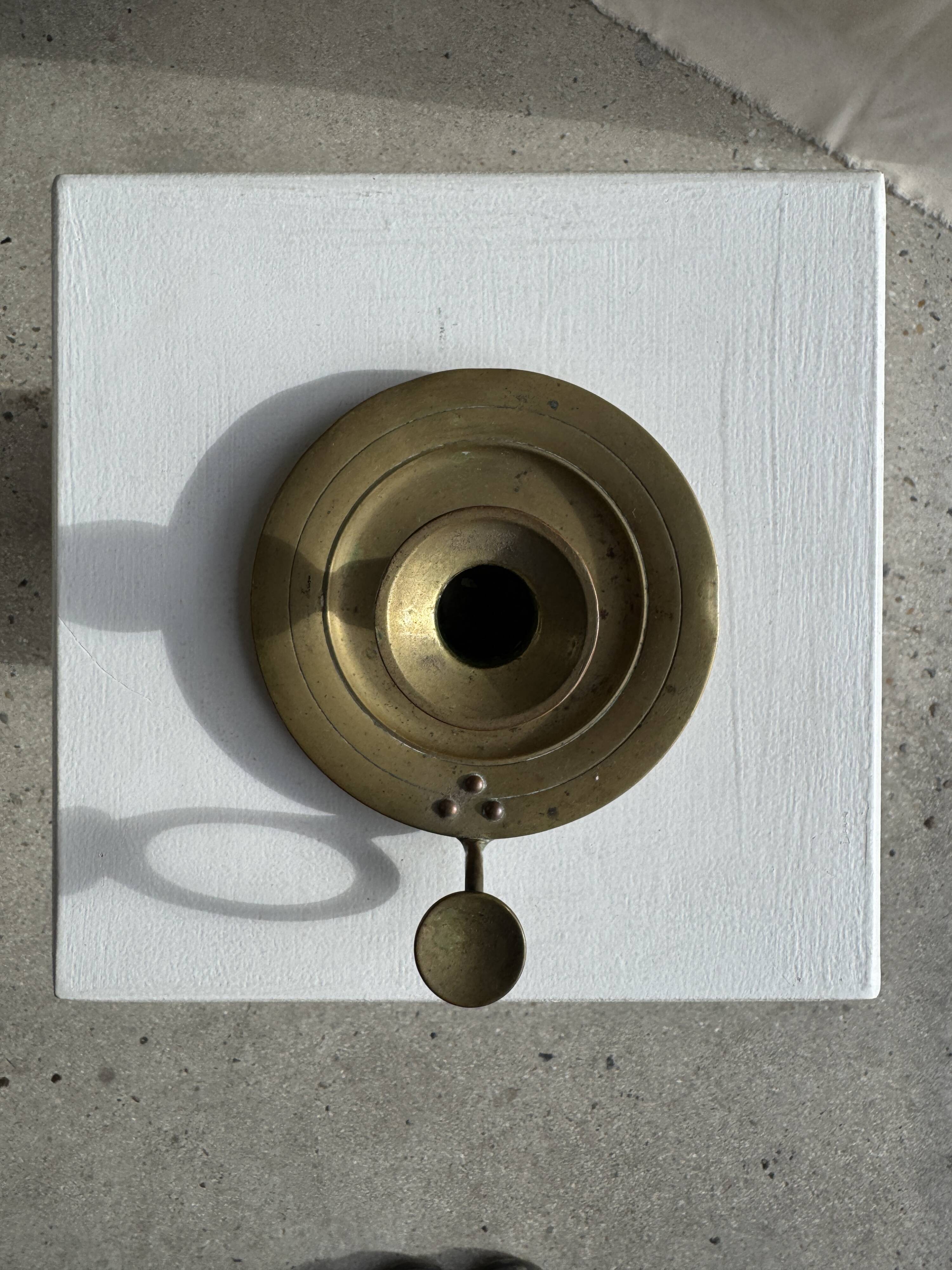 Antique gold hand candlestick with a handle fixed by 3 rivets H8 D13