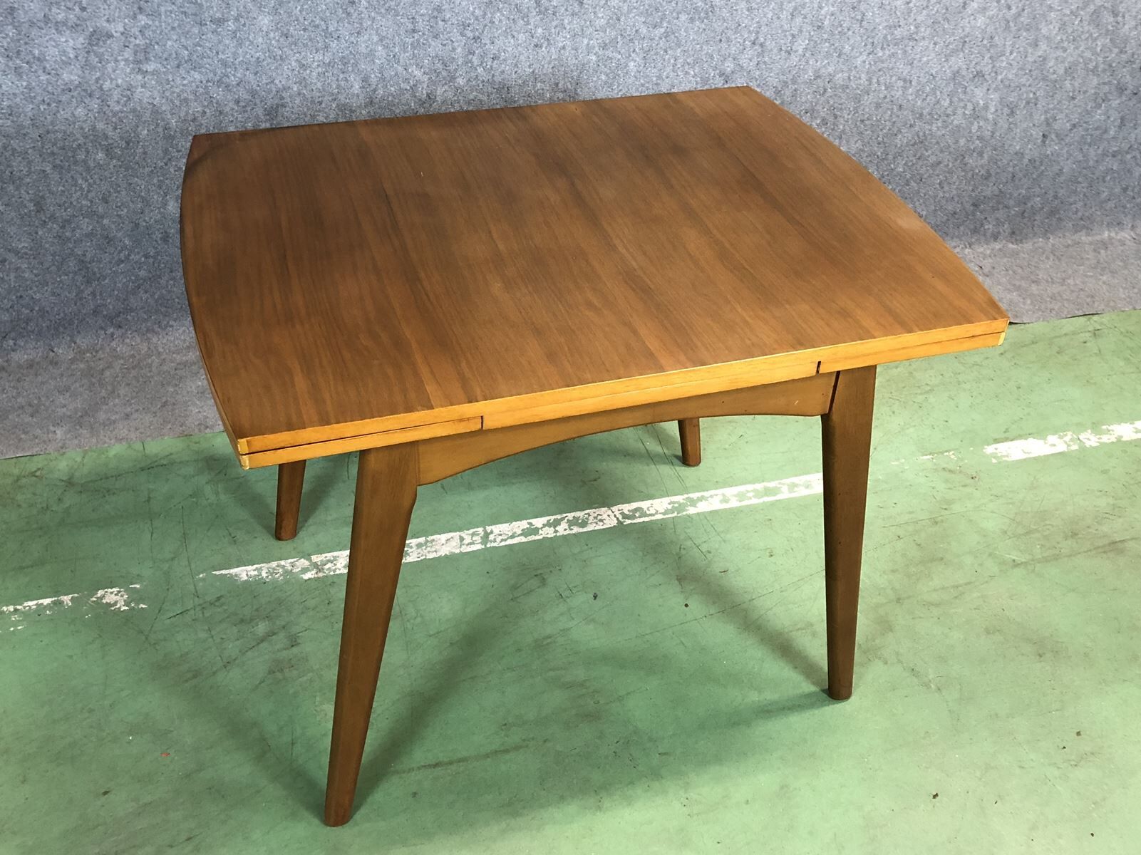 Extendable table of the 1970s