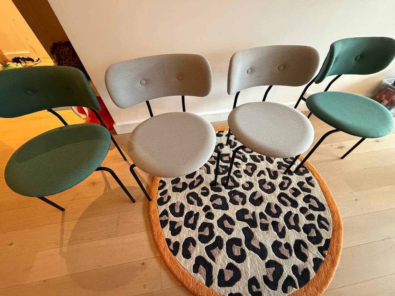 Chaises Gubi Coco Dining – entièrement rembourrées – lot de 4