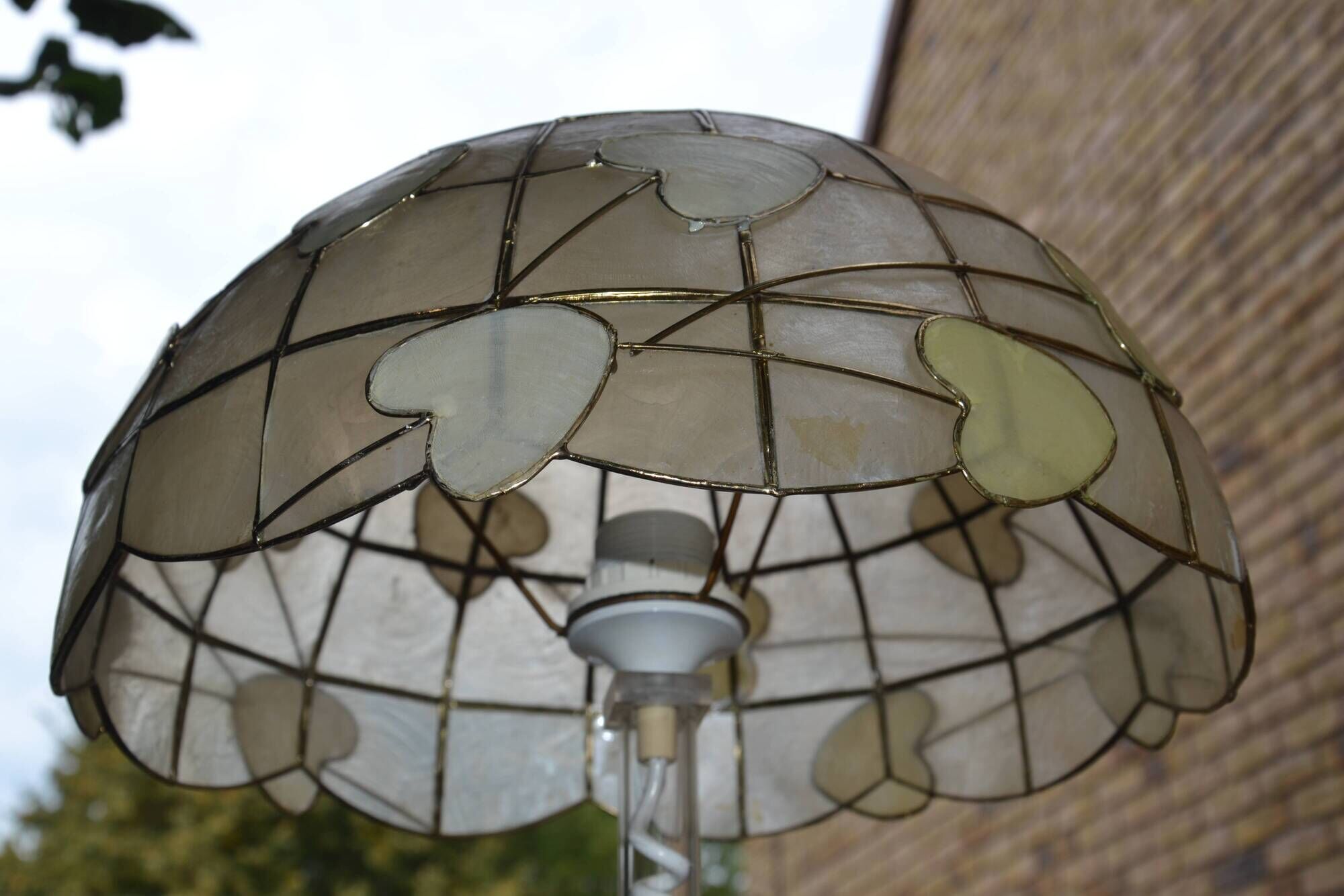 Lampe en nacre et plexiglas années 70