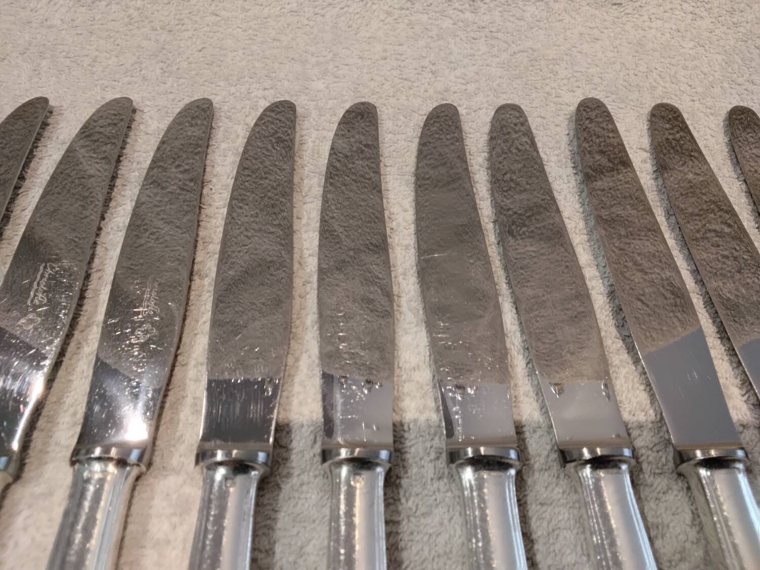 12 silver-plated table knives by Christofle America, 24.5cm