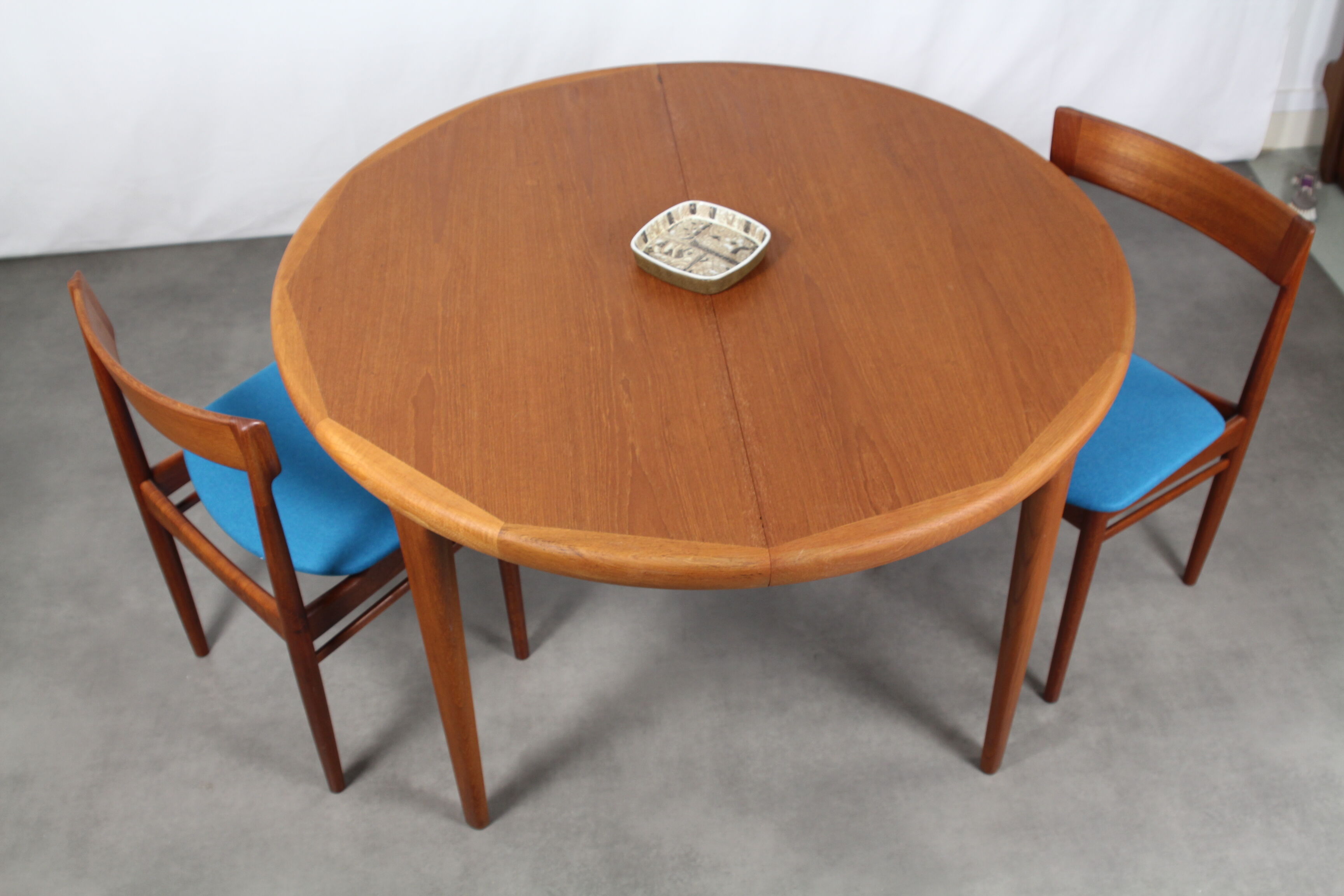 Table round Scandinavian teak