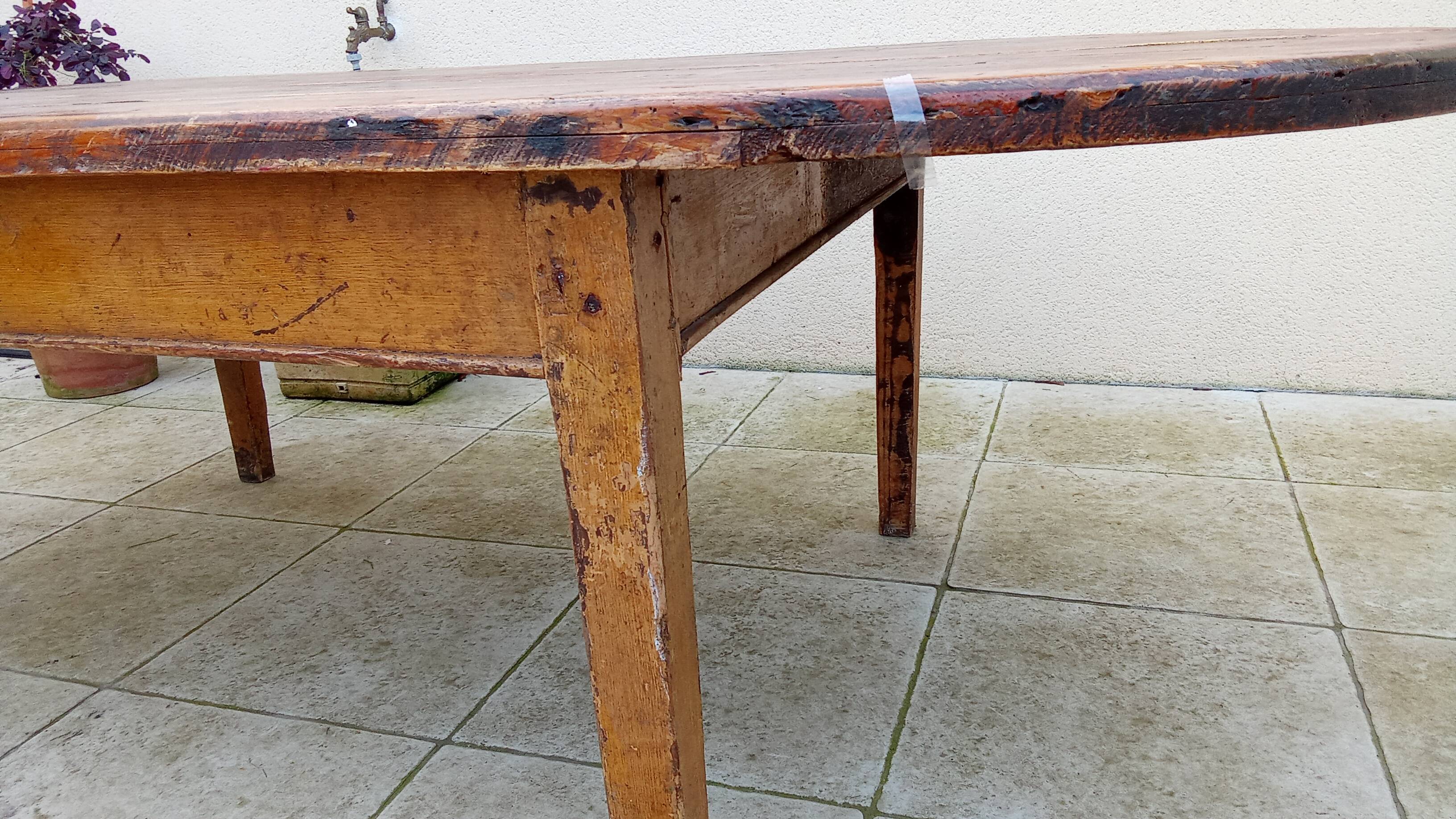 Old oval farm table 2m42