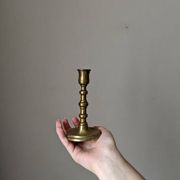 Paire de bougeoirs en laiton