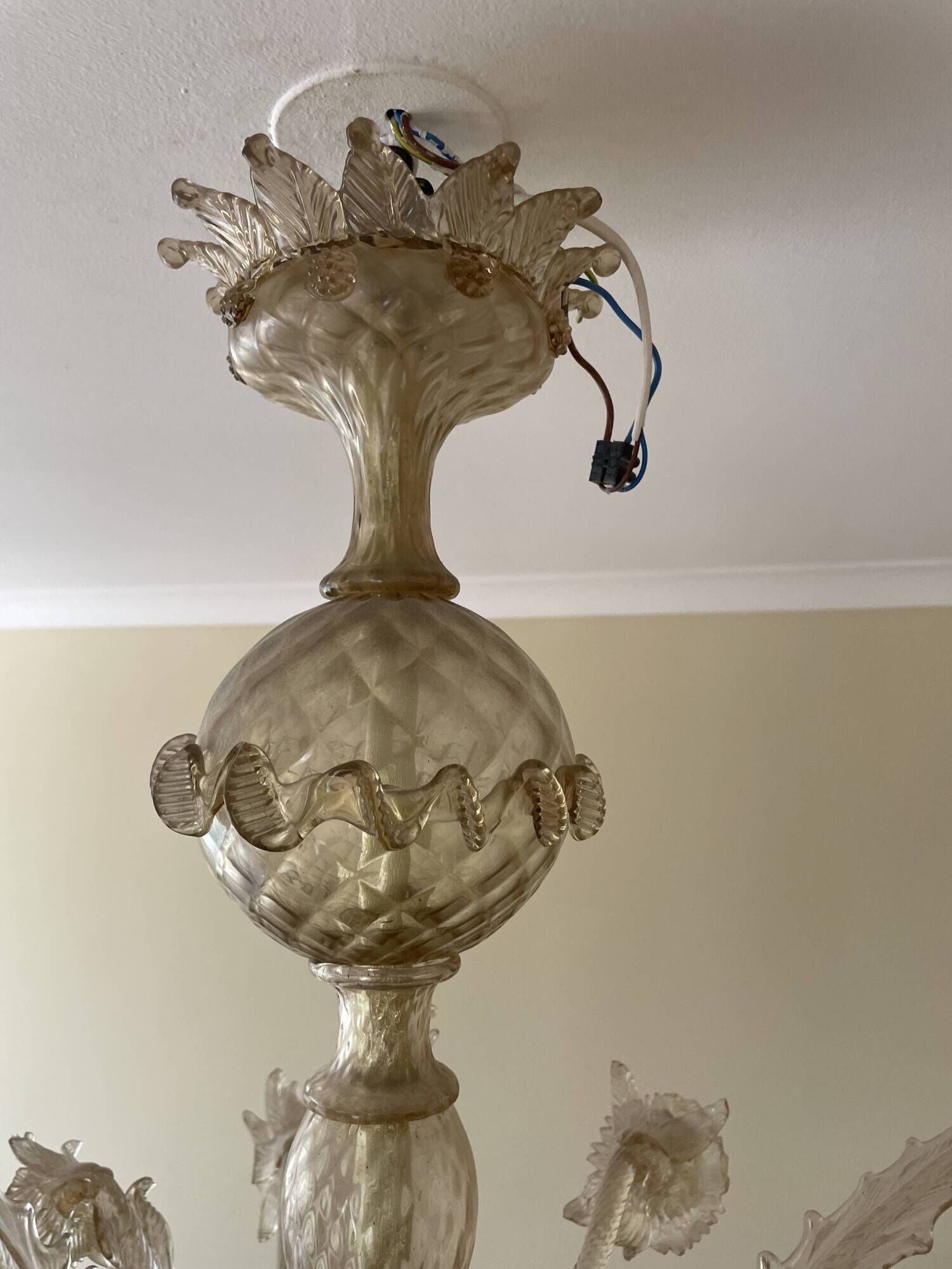 Vintage Venetian chandelier in Murano glass dusted with gold (6 arms)