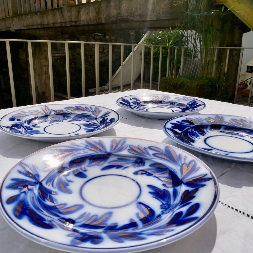 4 assiettes anciennes de Sarreguemines opaques