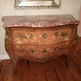 Commode galbée style Louis XV