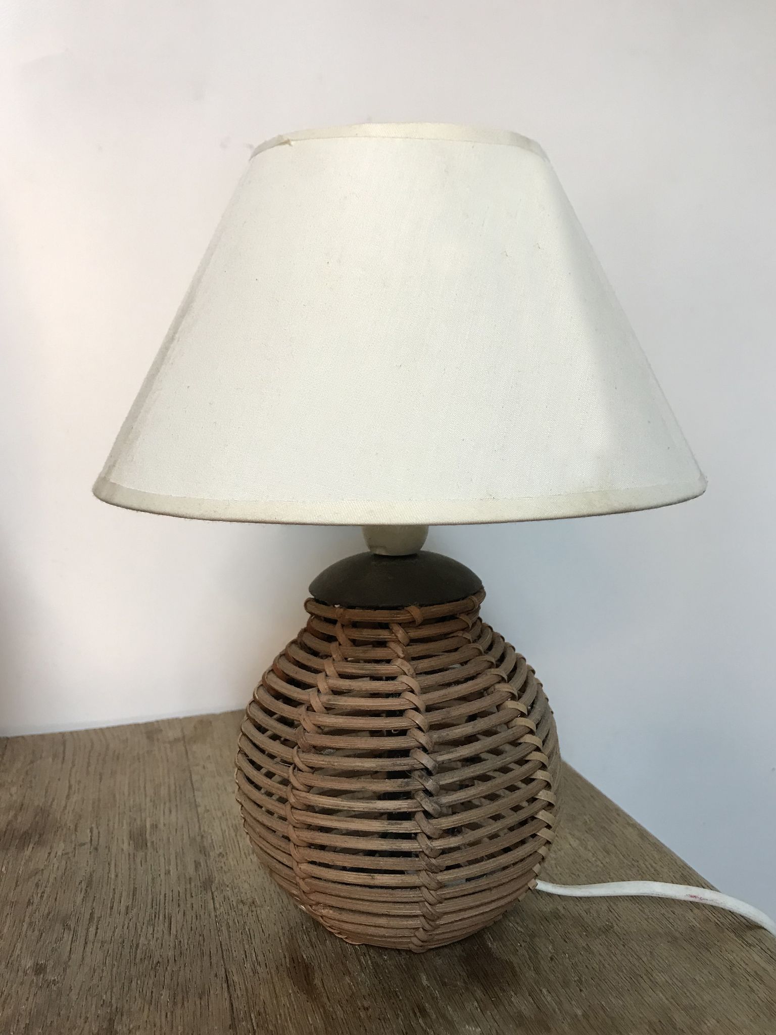 Paire de pieds de lampes vintage en rotin