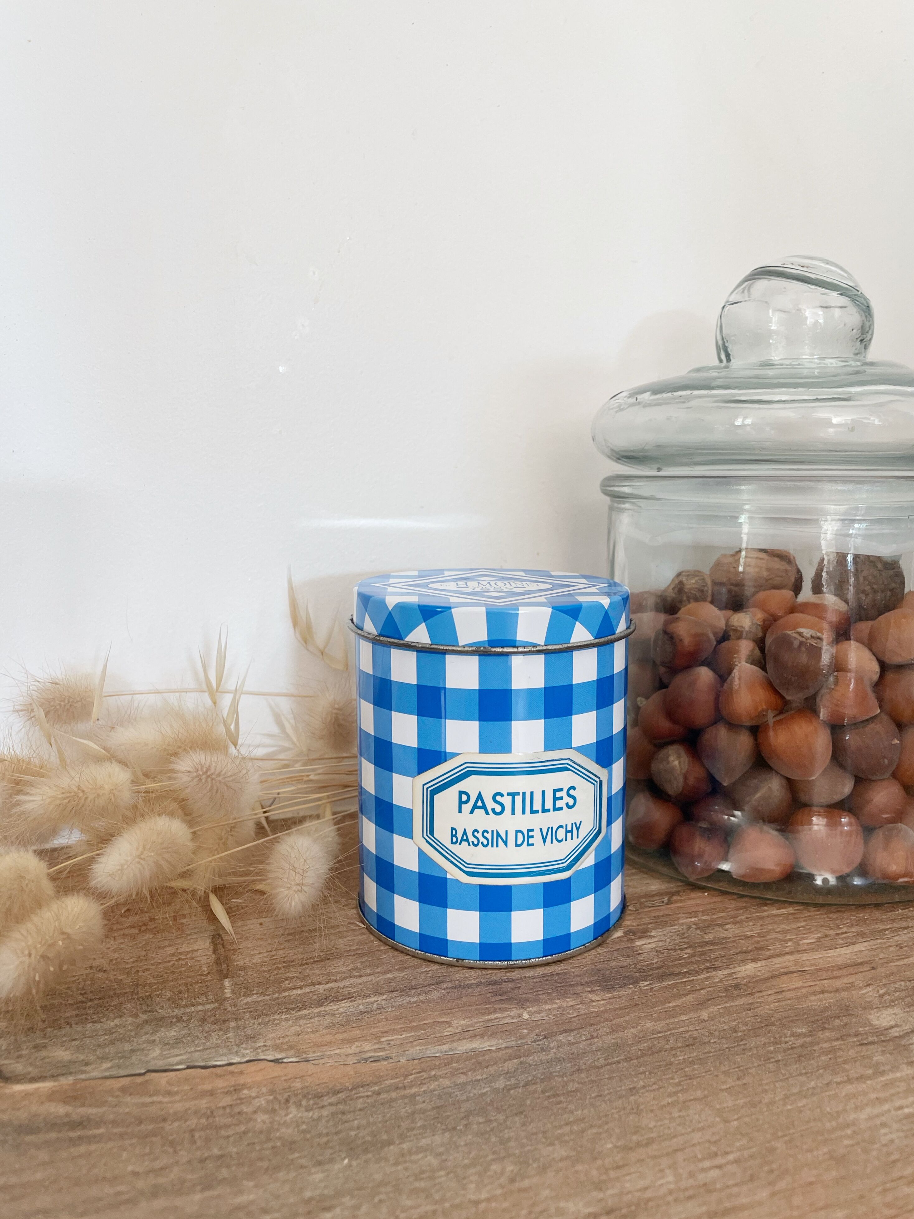 Vintage metal box Vichy pellets