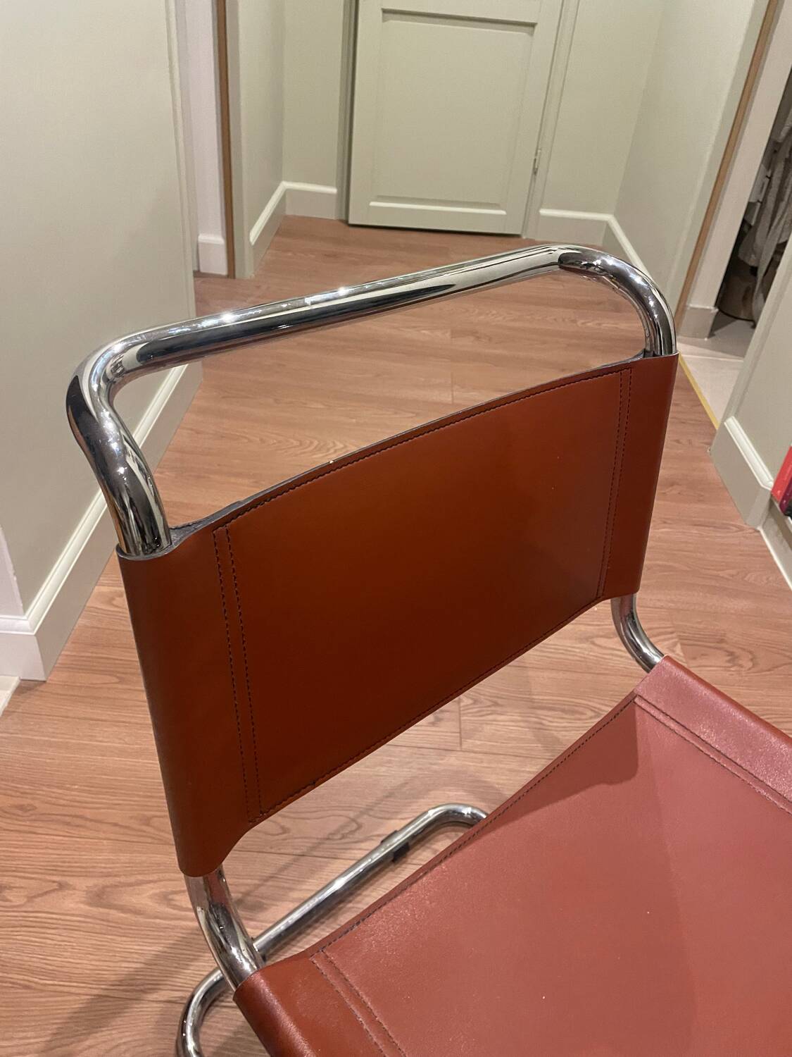 Hanging chair in Mart Stam S33 style in chrome metal and cognac imitation leather