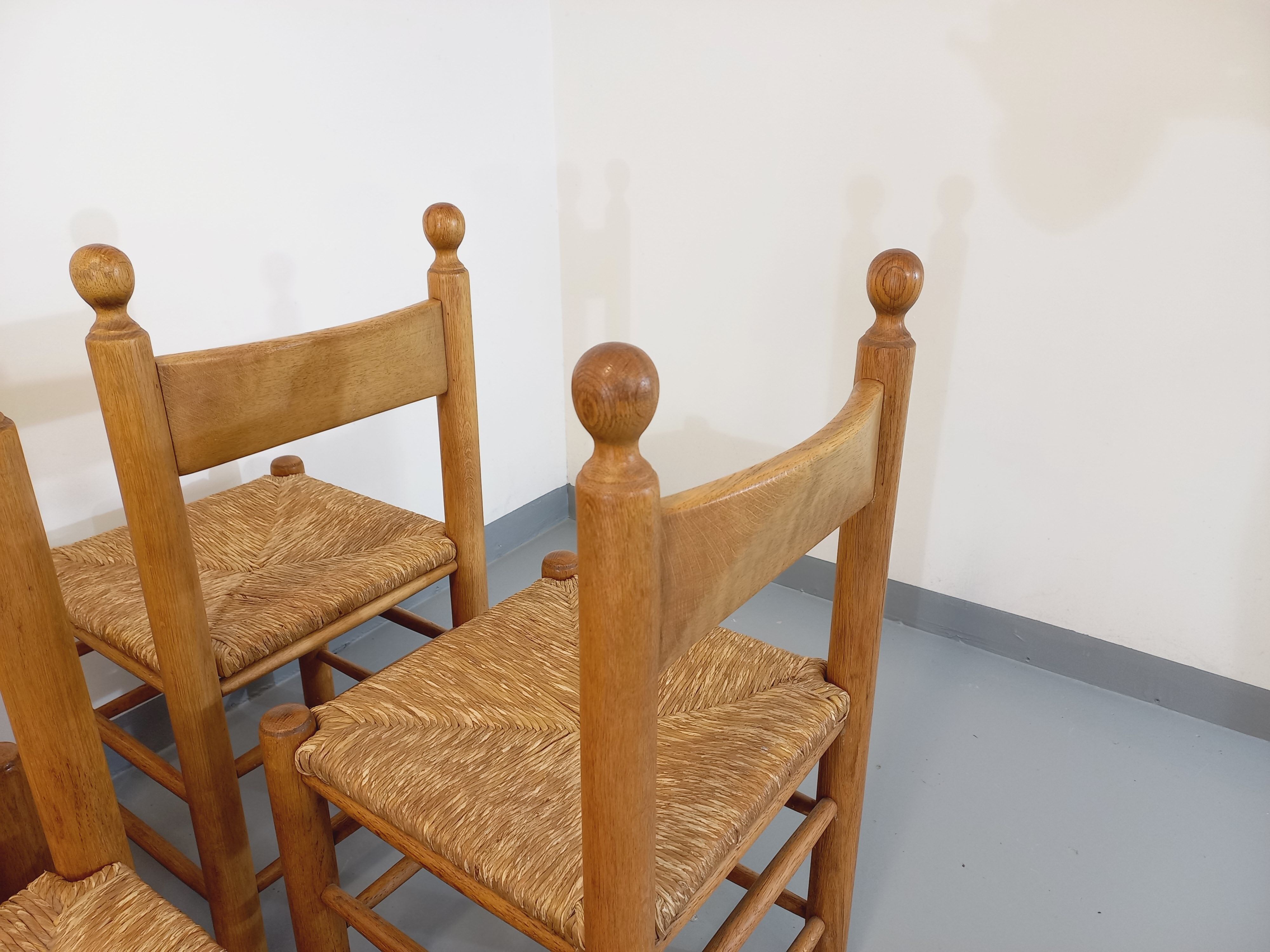 Suite of 6 vintage brutalist chairs in solid oak wood and straw from the 60s