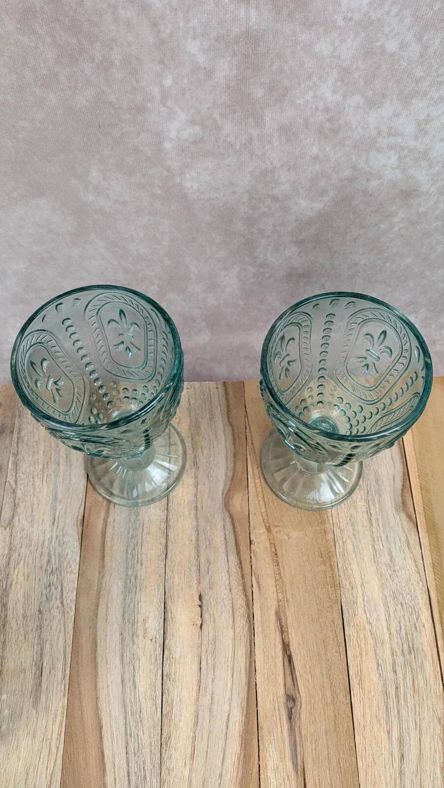 Set of 4 moulded glass glasses – vintage style