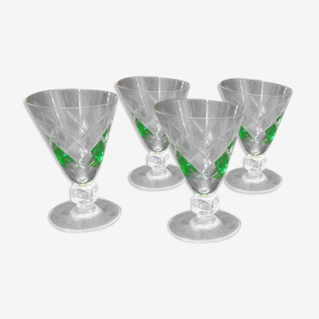 4 verres à vin de couleur verte