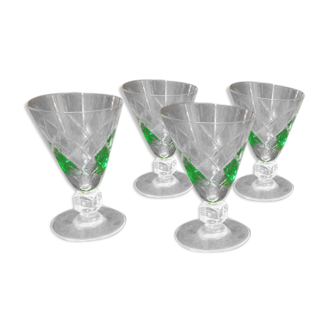 4 verres à vin de couleur verte