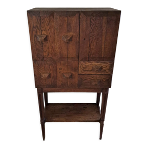 Cabinet en chêne vers