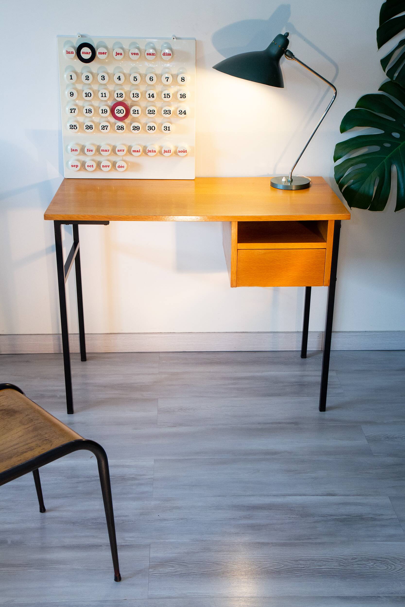 Bureau moderniste année 70, chêne et métal