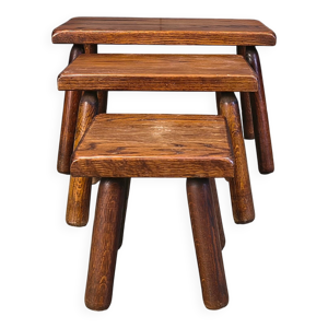 Tables gigognes brutalistes