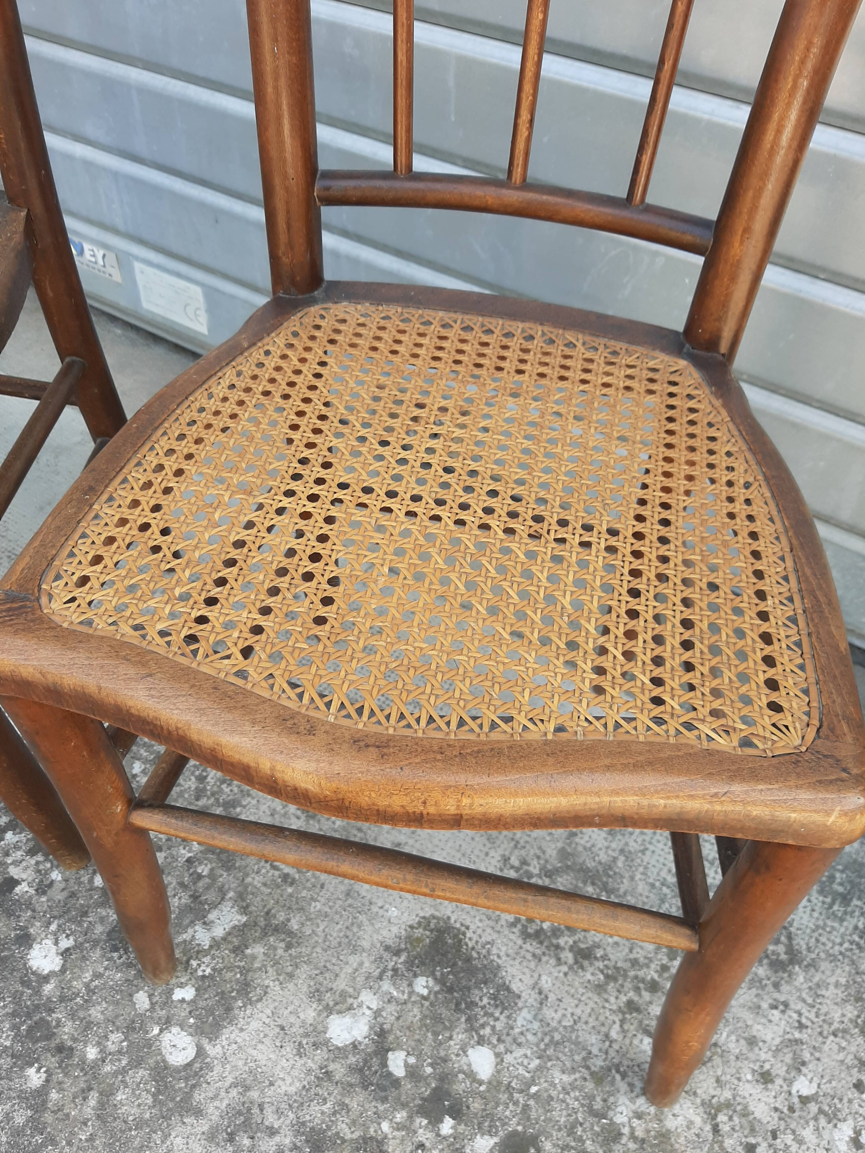 Paire de chaises de bistrot canné