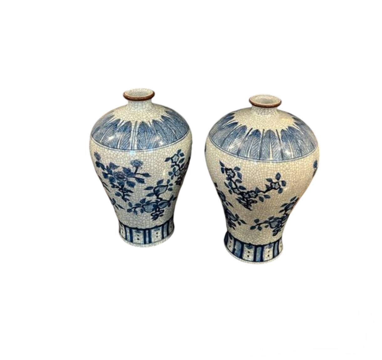 2 Chinese Nanking vase 20th century 40 cm high