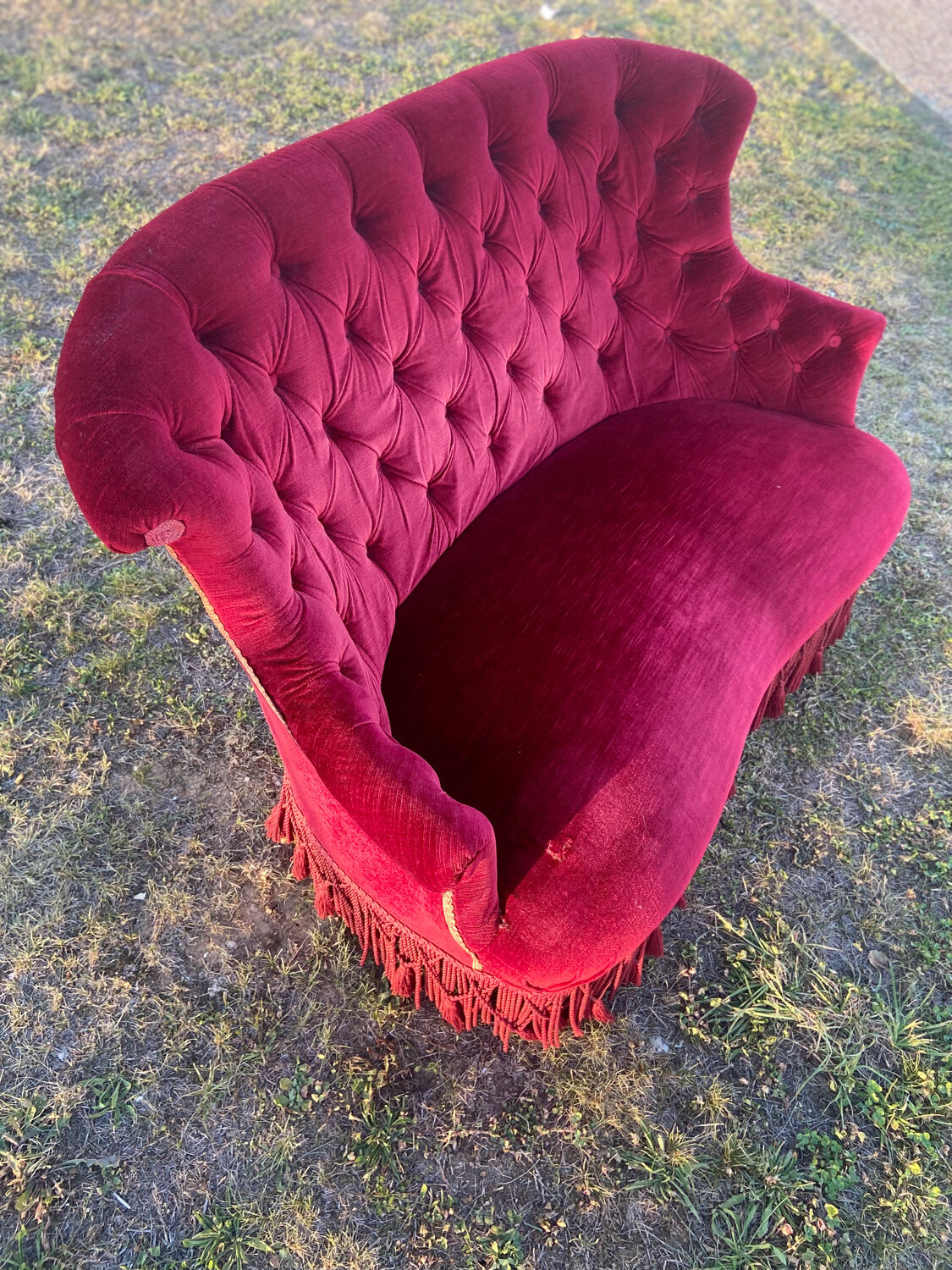 Small old Napoleon III toad sofa in red velvet