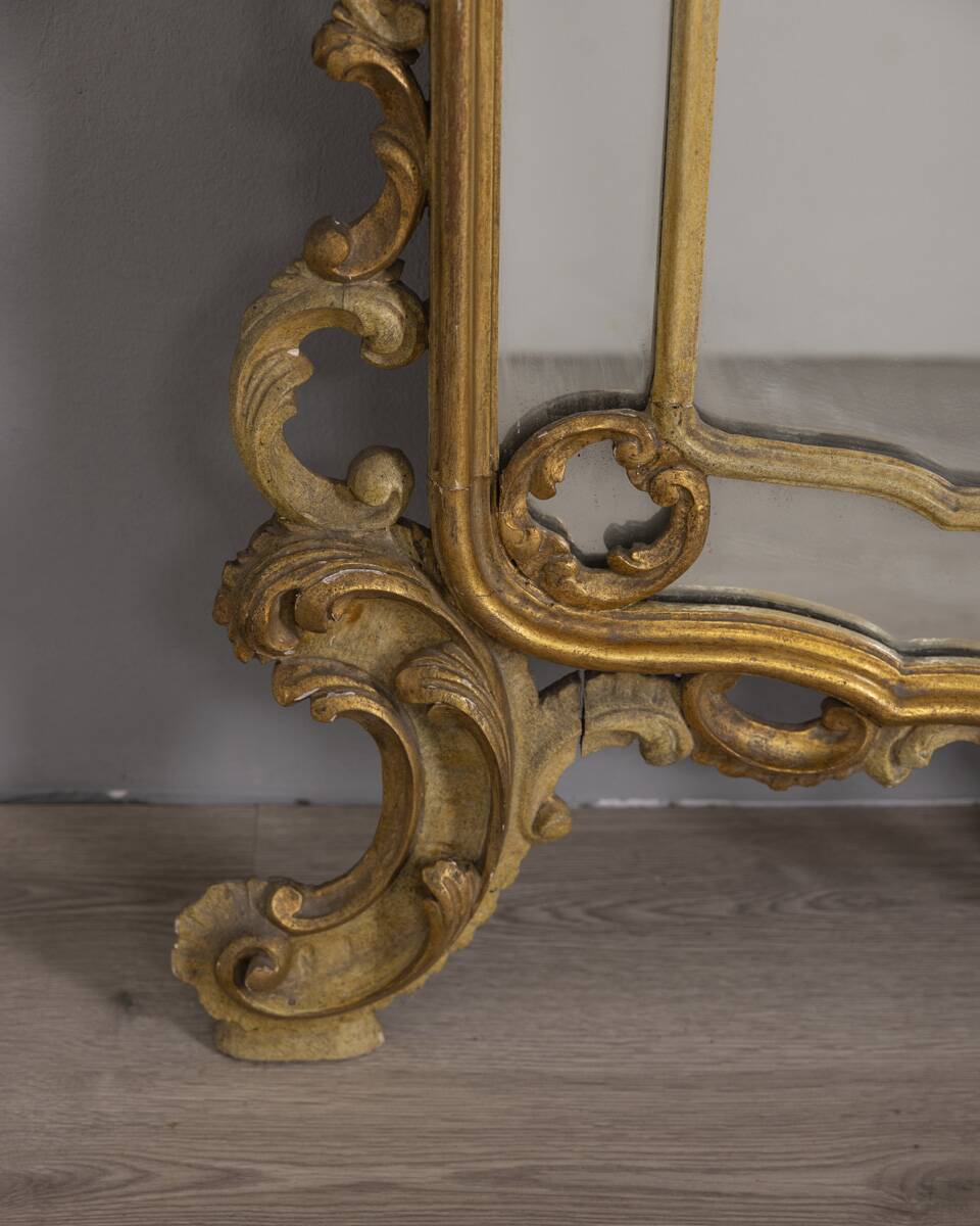 MIROIR MURAL DU DÉBUT DU XXE SIÈCLE EN BOIS DORÉ DE STYLE BAROQUE