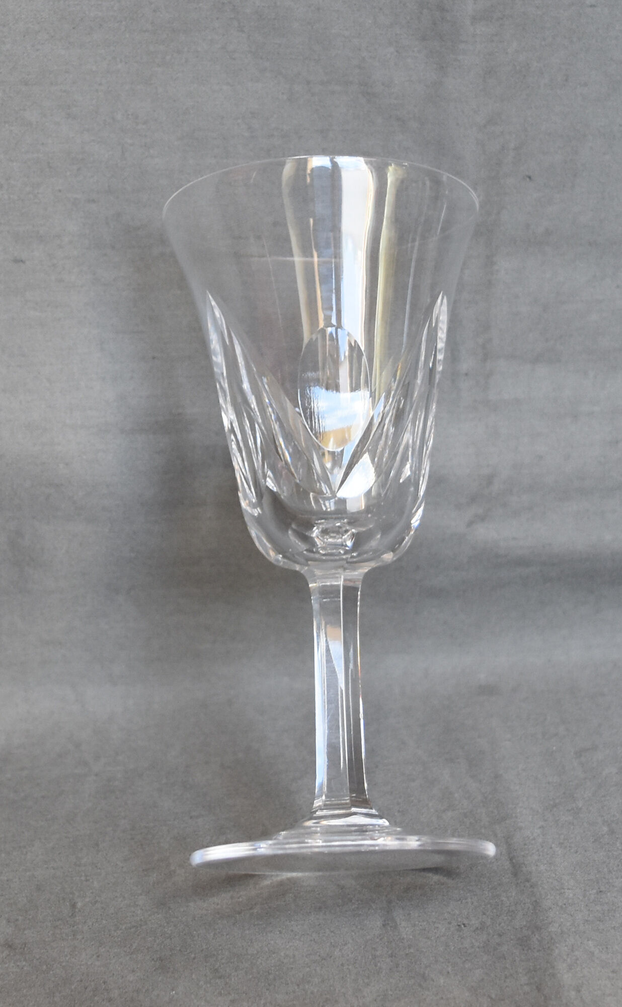 10 verres a vin en cristal taillé, Saint louis
